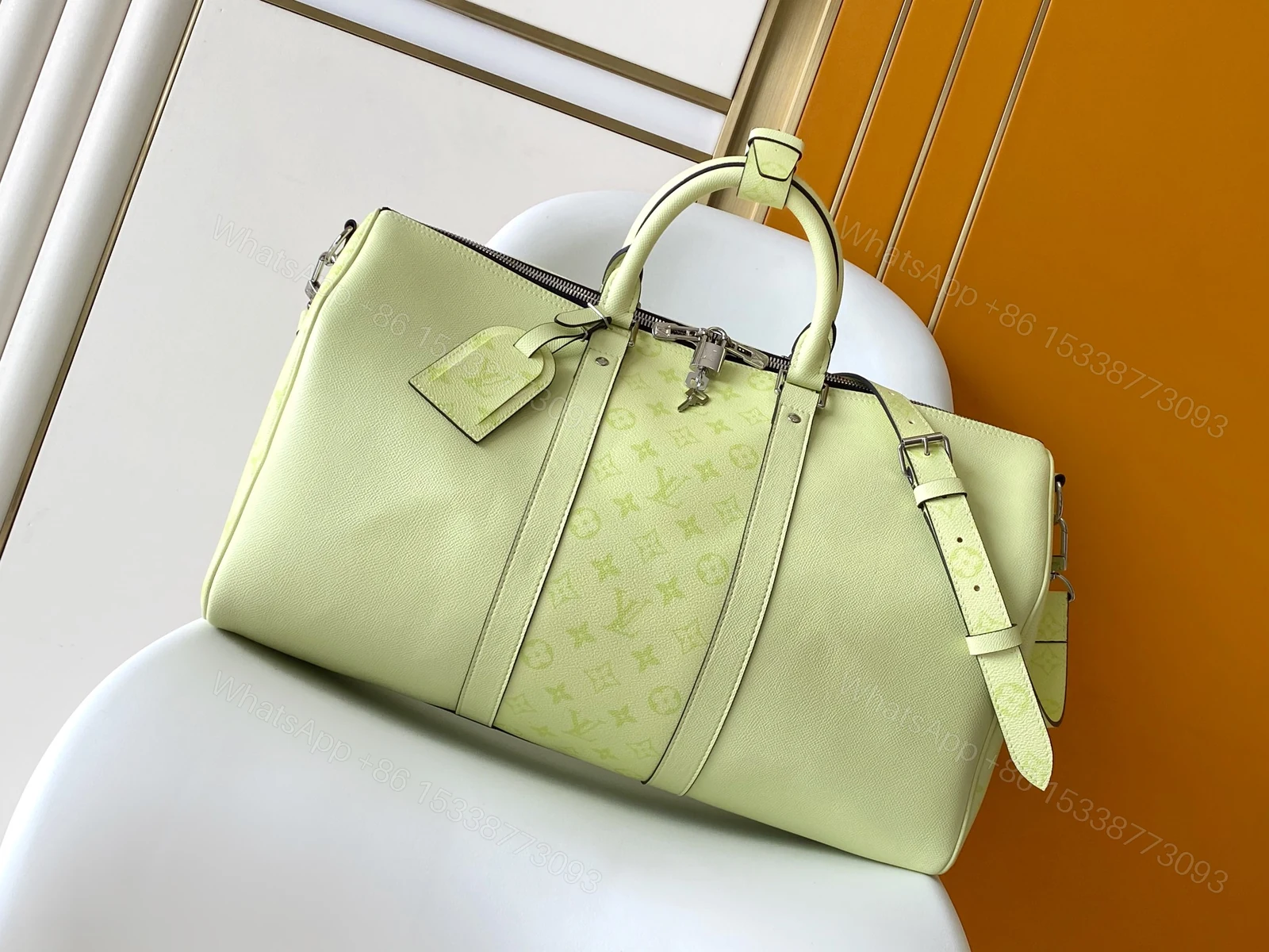 LV 原單 Keepall 檸檬綠旅行袋 清新配色大容量款 — view 1