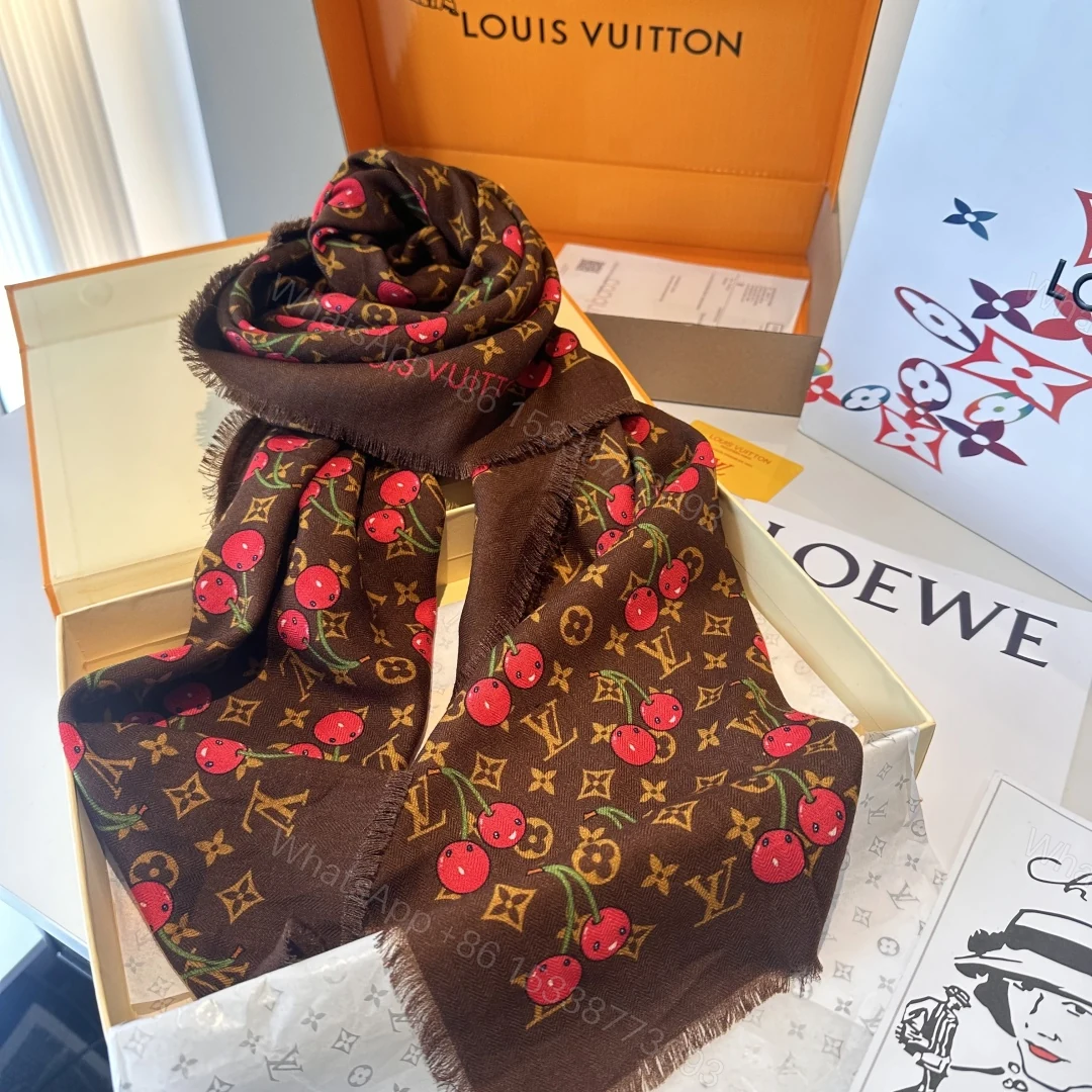 LV 原單櫻桃印花棕色圍巾 經典花紋甜美點綴 — view 1