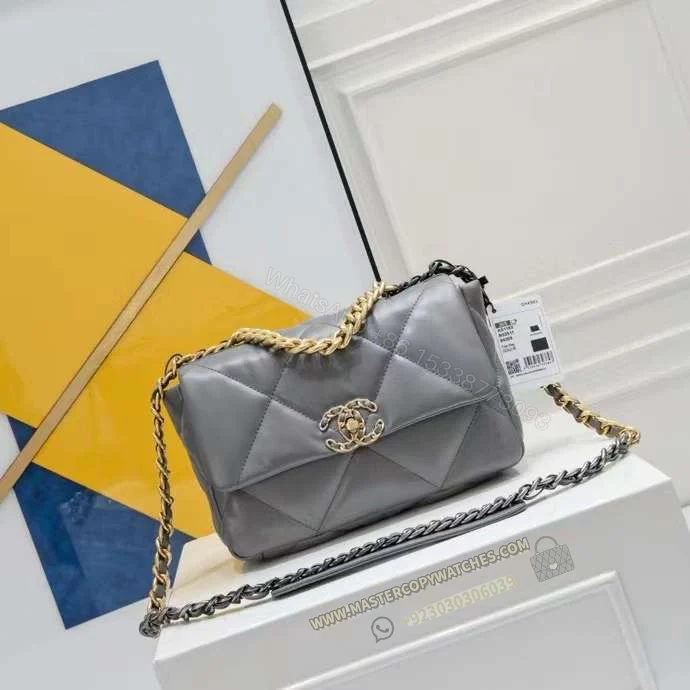 Chanel19 Flap Bag Grey — view 1