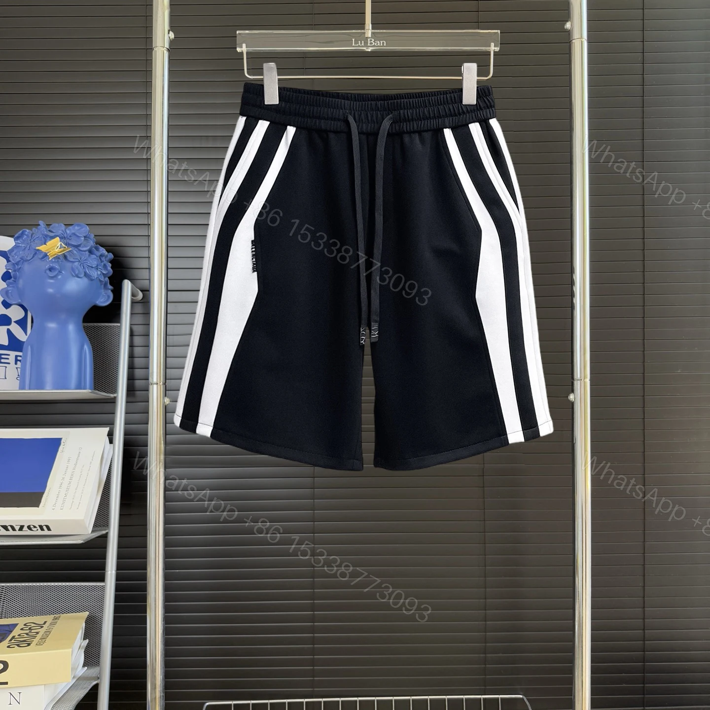 Balenciaga一比一男士運動短褲雙色側條設計休閒寬鬆款黑色 — view 1