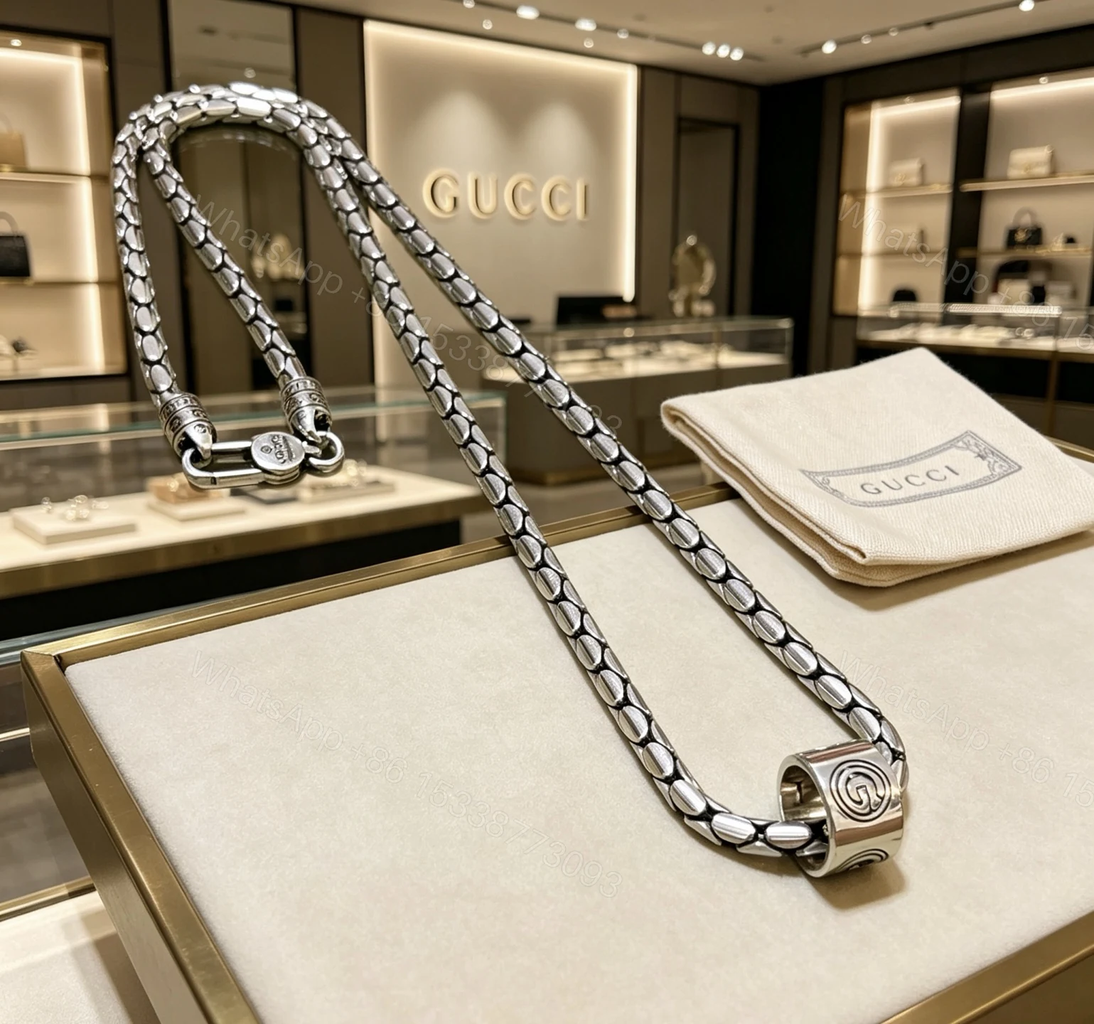GUCCI 原單 蛇骨鏈條項鍊 銀色金屬圓筒吊墜潮流款 — view 1