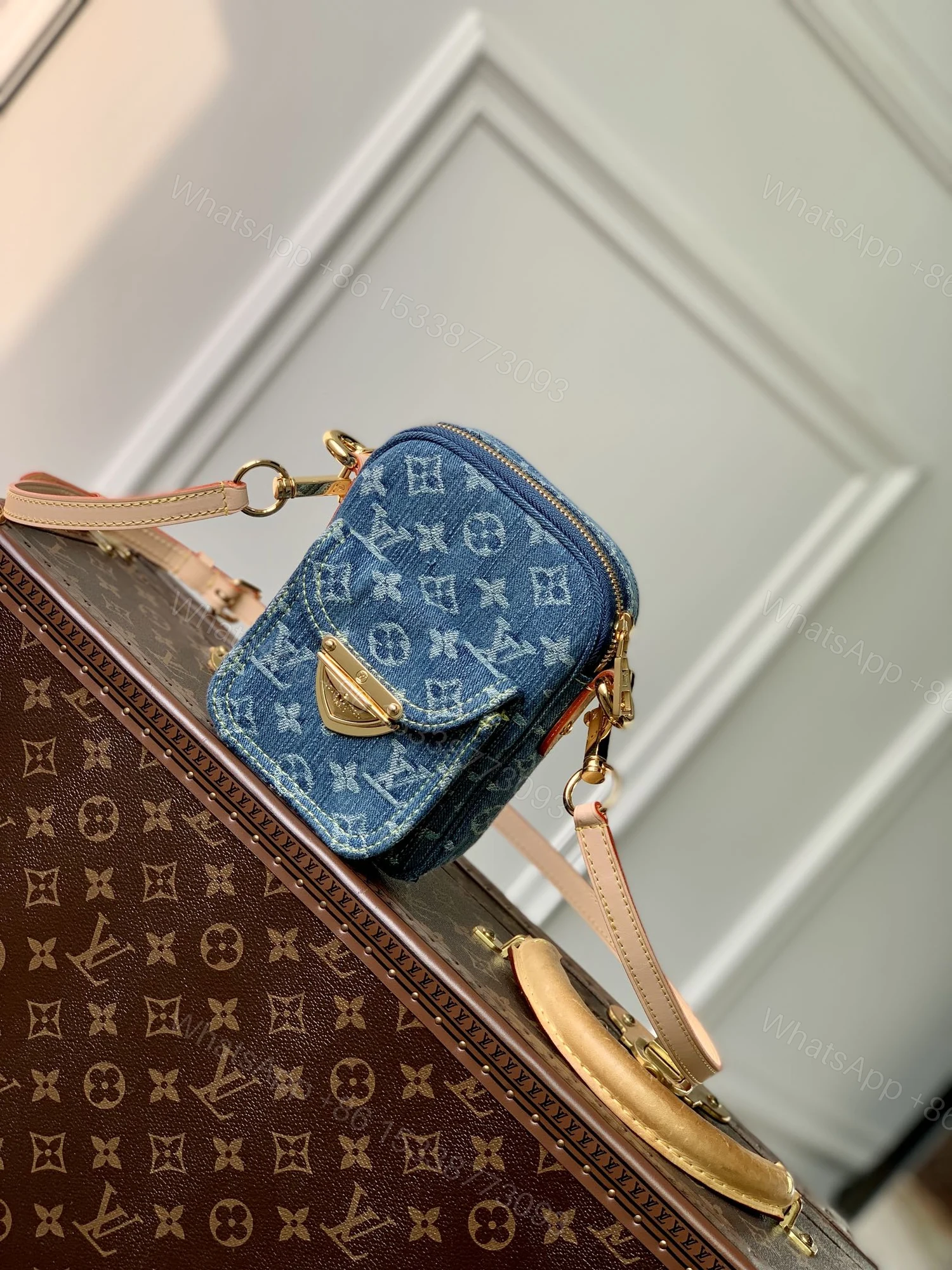 LV原單Fairfax Pochette丹寧小包 金屬壓扣設計款 小資女輕奢手袋推薦 — view 1