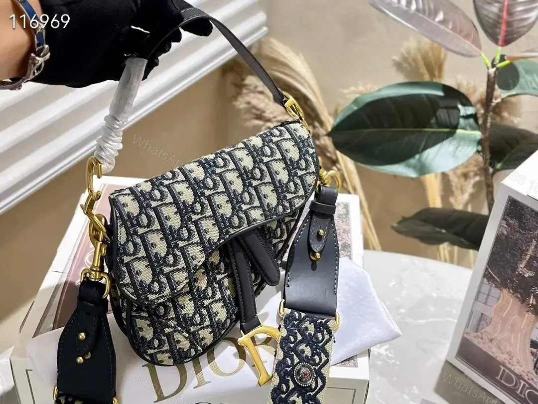 DIOR — view 1