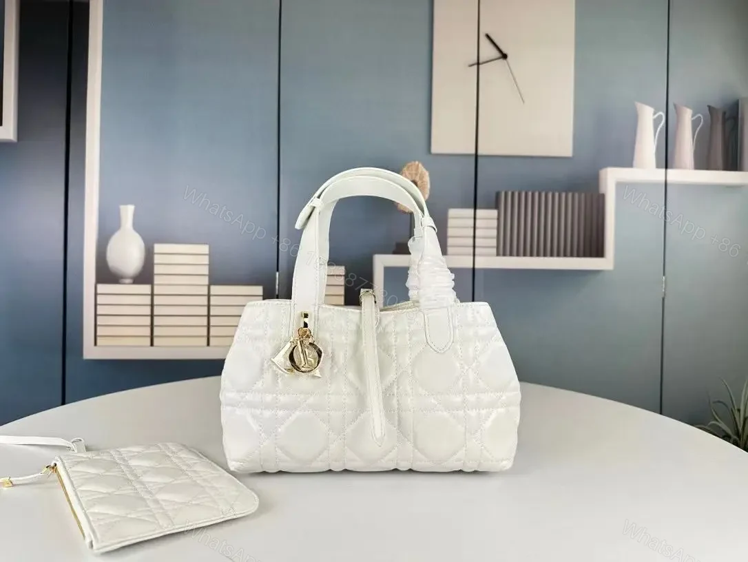 DIOR — view 1