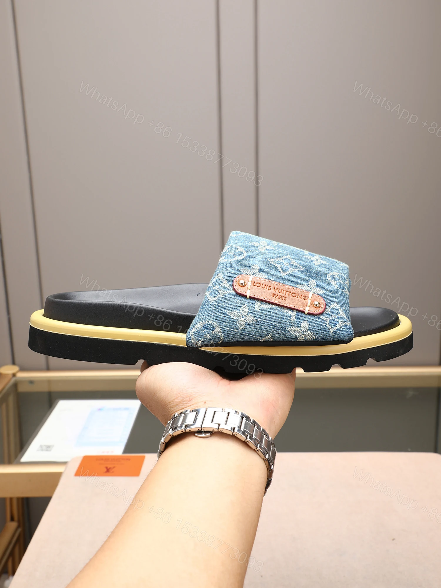 LV 一比一 Monogram牛仔蓝黑厚底拖鞋 簡約百搭款 — view 1