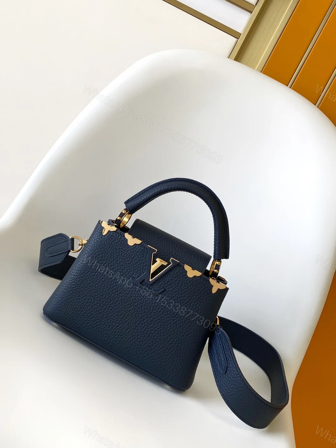 LV 精品仿製 Capucines BB 小號手提包 經典粒面皮革設計 — view 1
