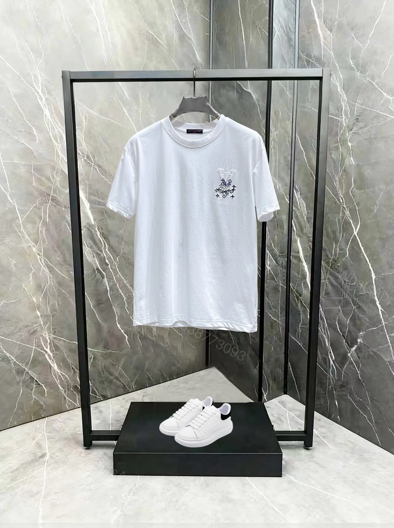 LV 高仿 男款 花簇Logo短袖T恤 清爽百搭風 — view 1
