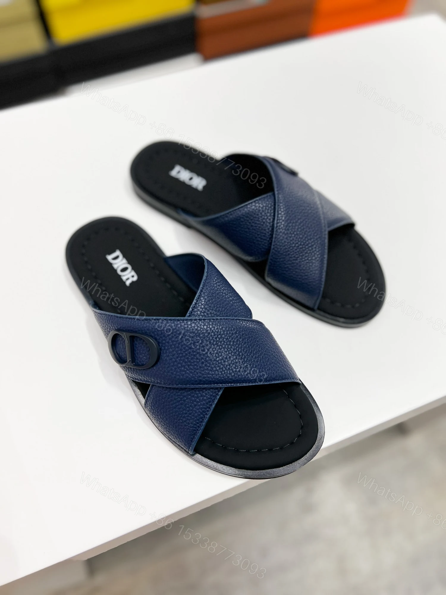 DIOR A貨 男款交叉皮革拖鞋 深藍休閒涼拖 — view 1