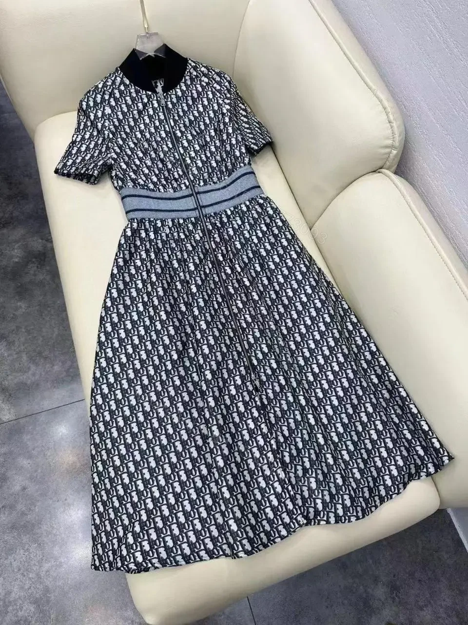 DIOR — view 1
