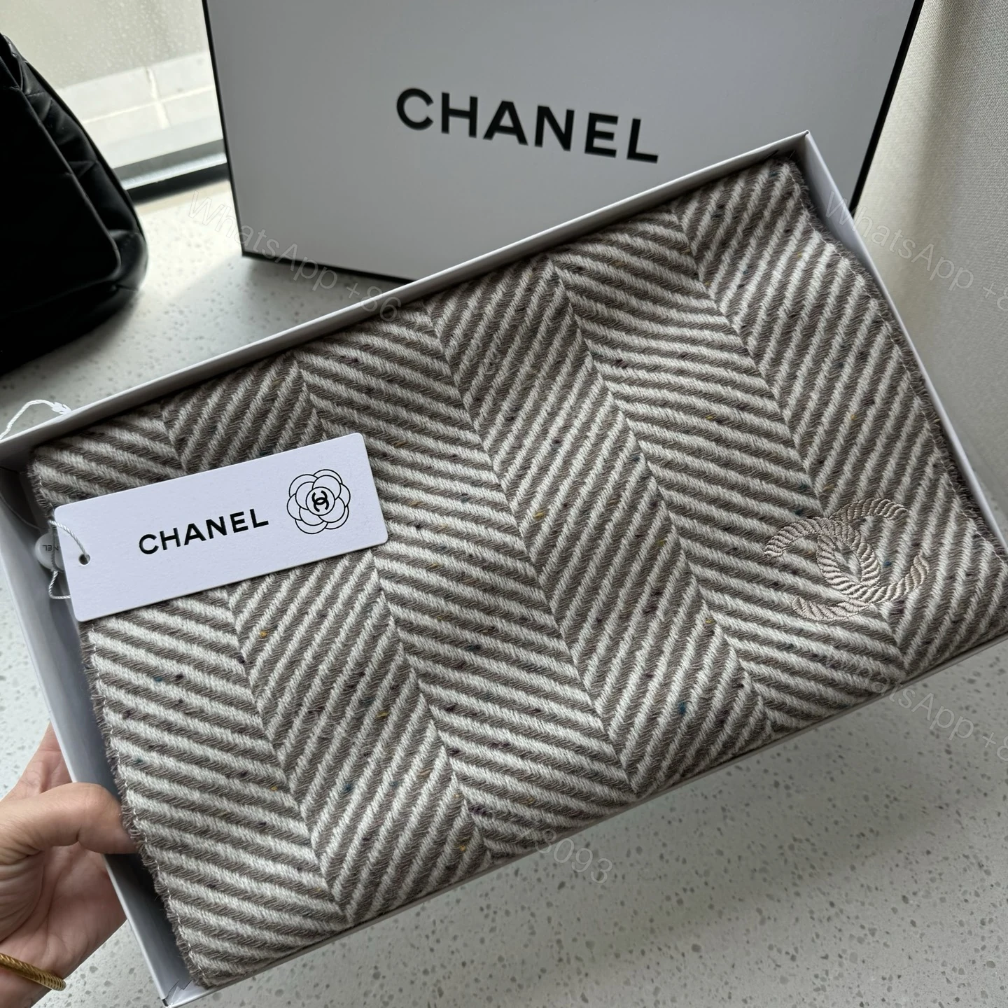 Chanel高仿羊毛斜紋圍巾米駝色流蘇設計秋冬百搭款 — view 1