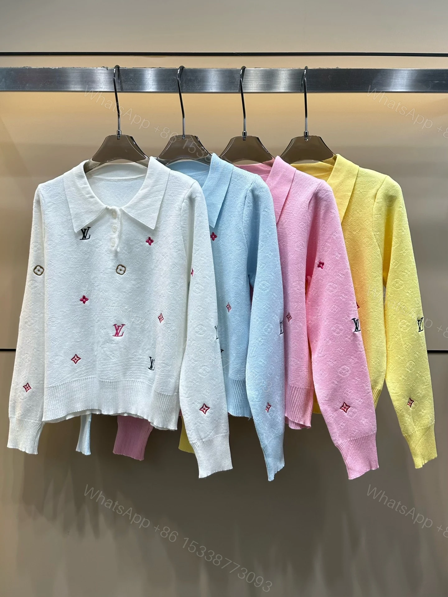 LV 精品仿製針織長袖上衣 柔亮黃色翻領款 — view 1