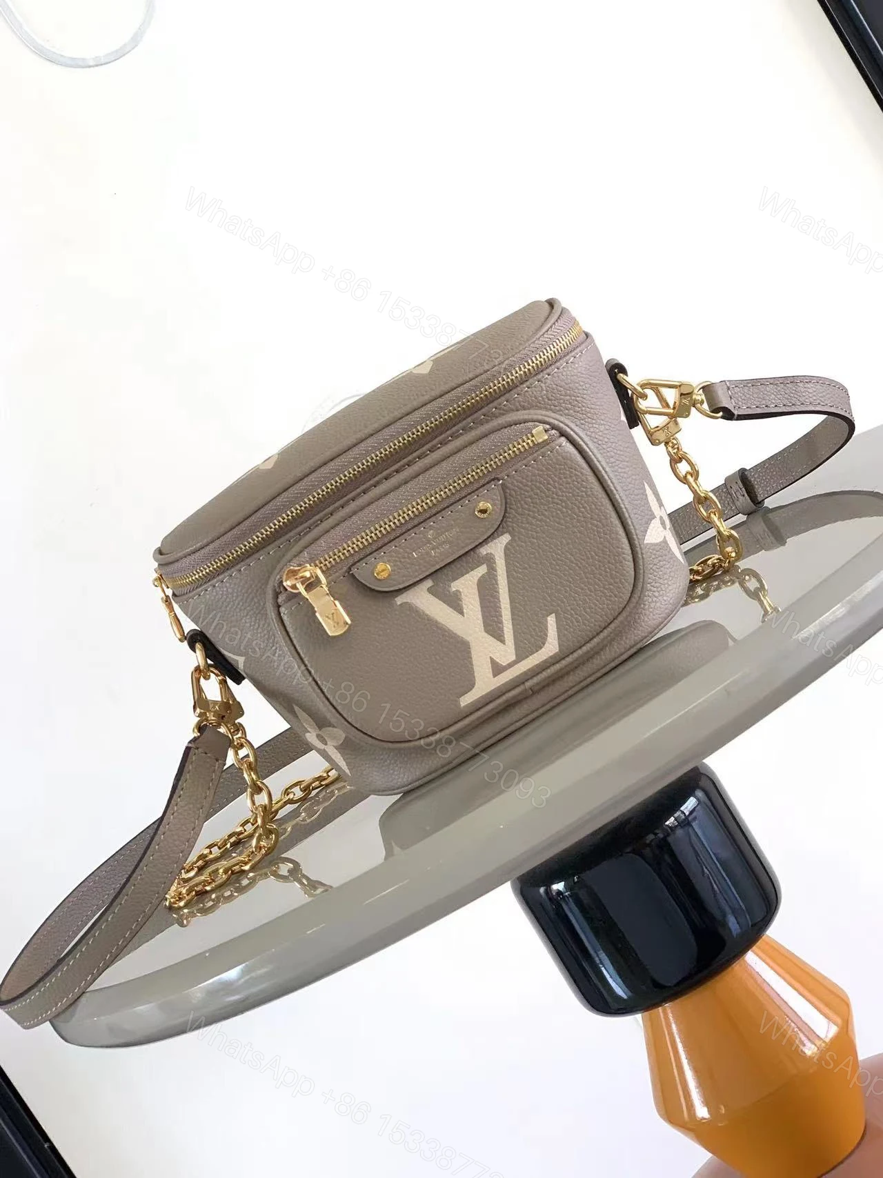 LV 原單大Logo胸包 灰色斜背腰包 時尚休閒百搭款 — view 1