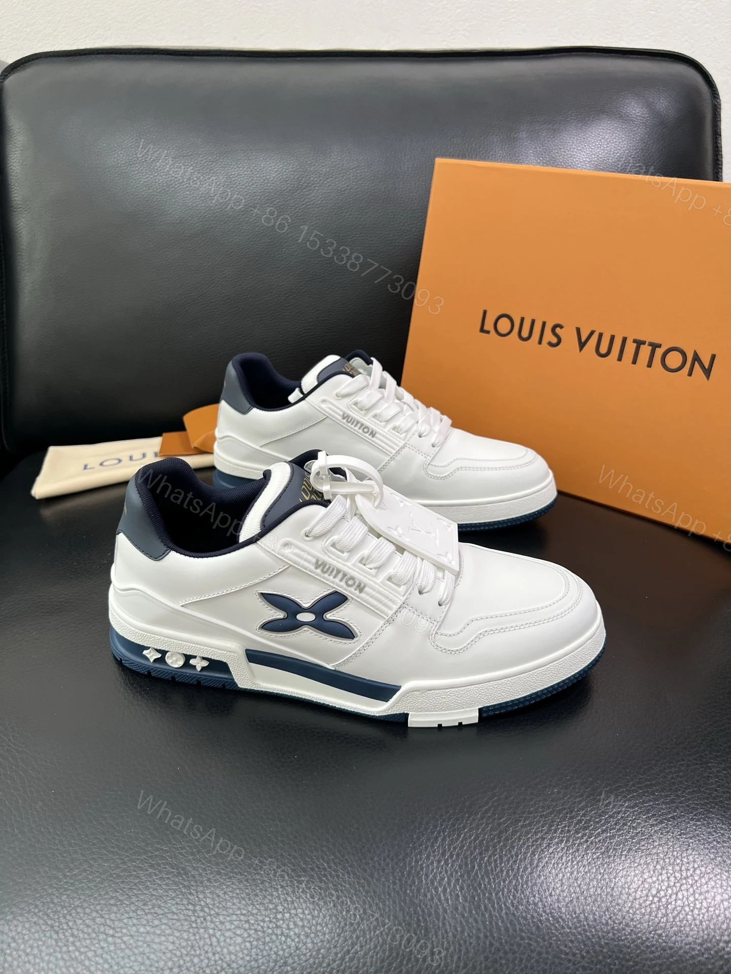 LV 高仿男士運動鞋藍白配色時尚百搭款 — view 1