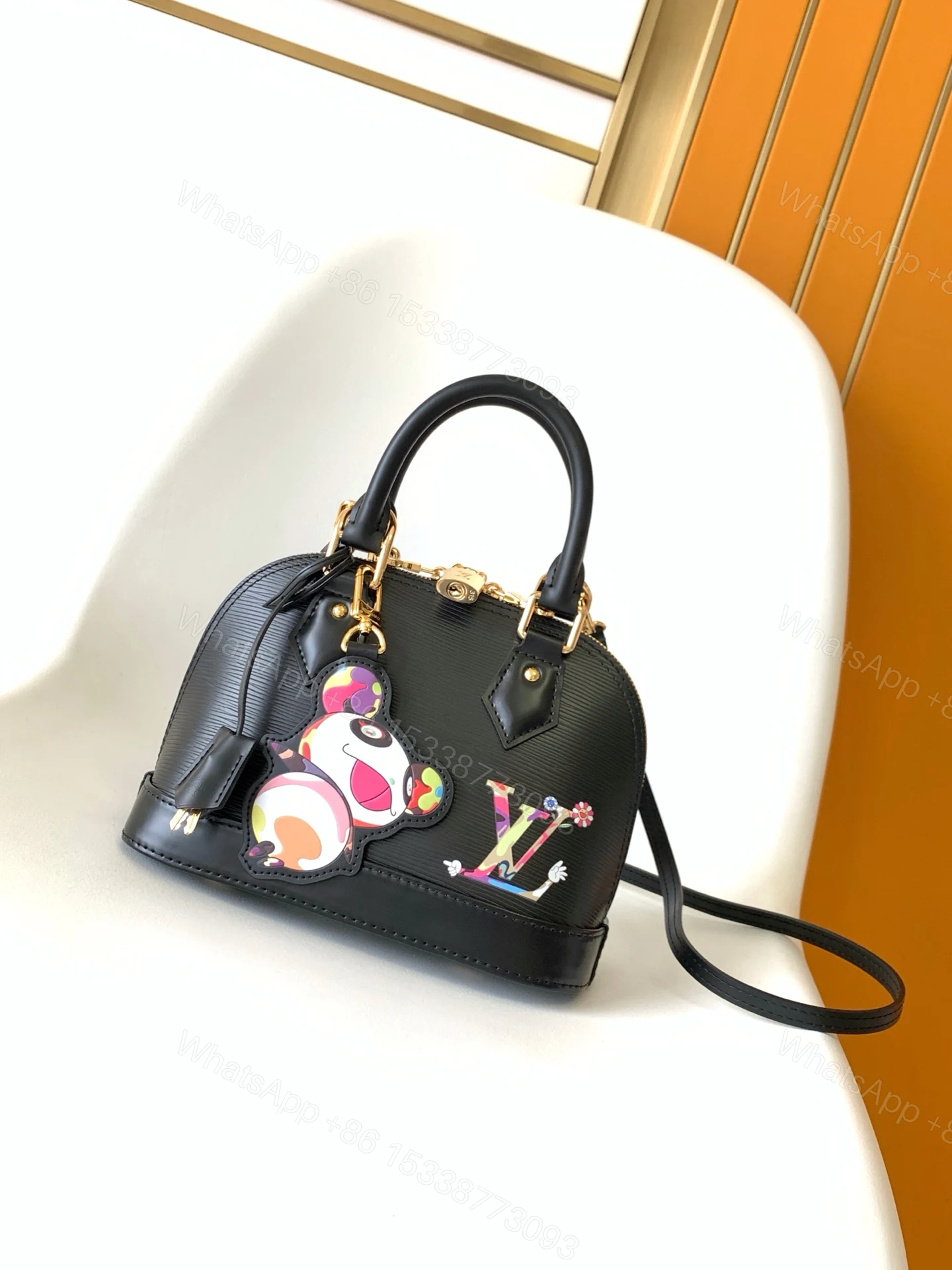 LV 高仿 Alma BB 黑色熊貓聯名設計手提包 — view 1