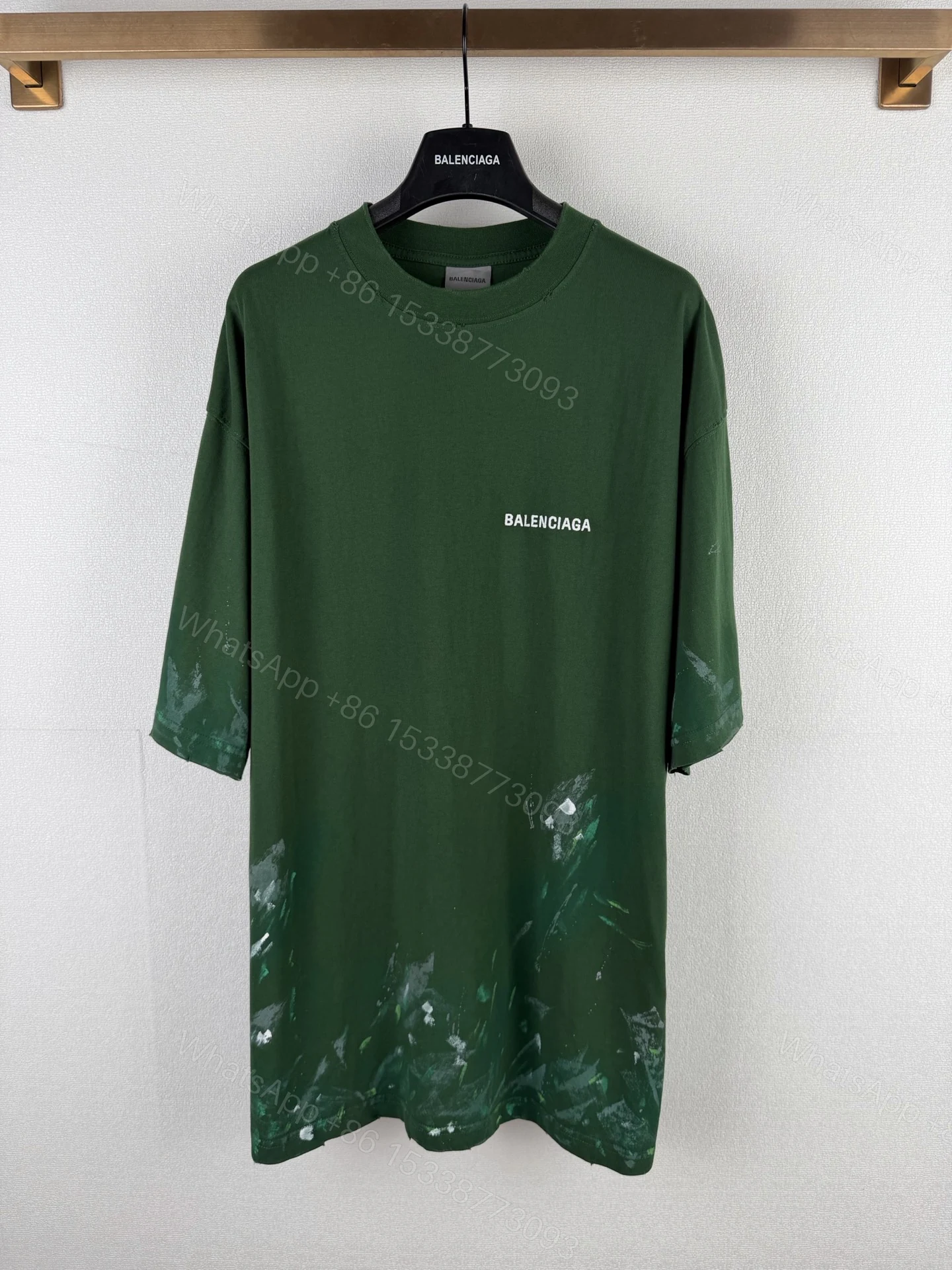 Balenciaga 高仿T恤 男款綠色做舊噴漆短袖寬鬆潮流上衣 — view 1