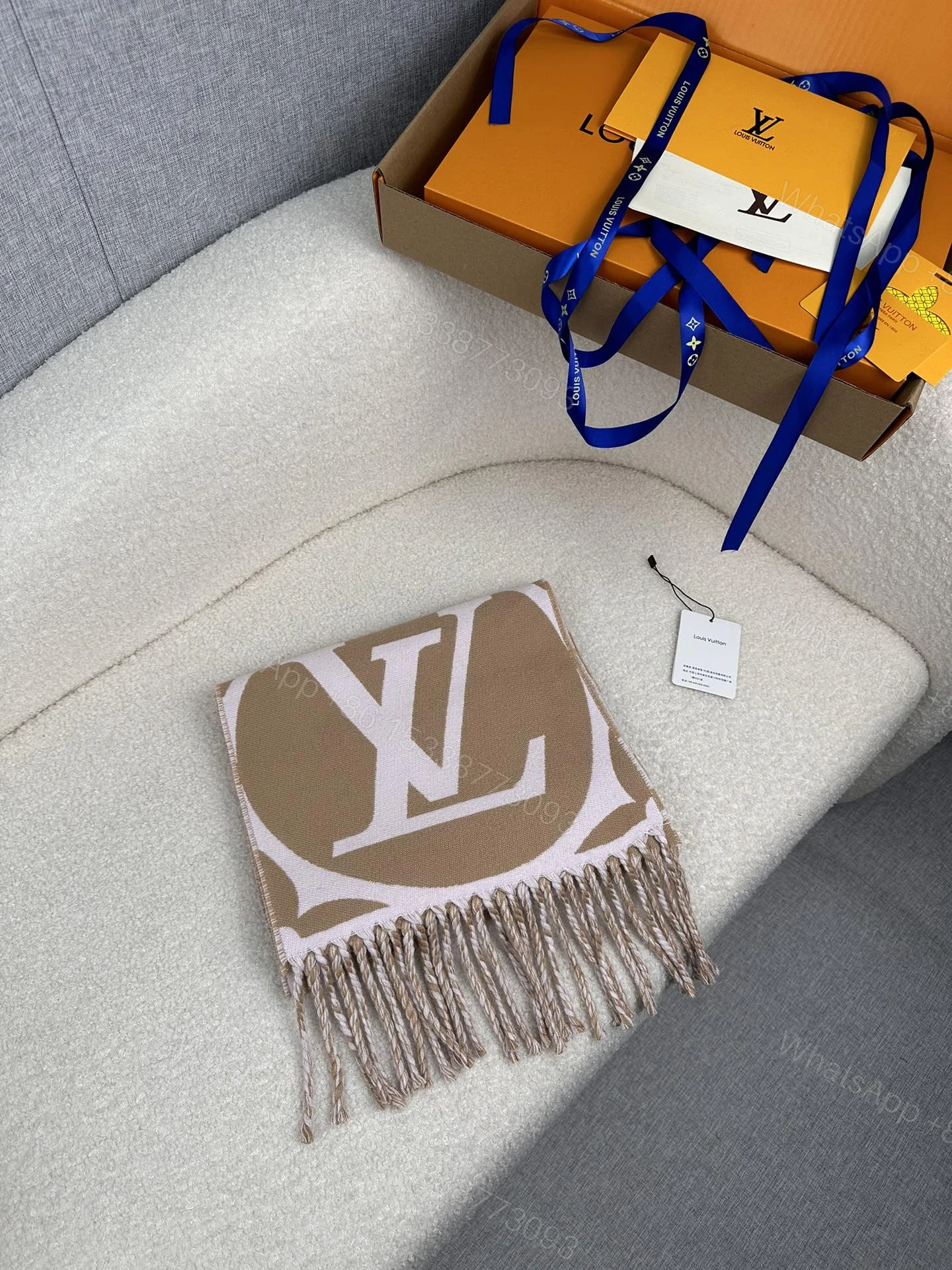 LV 一比一大Logo圍巾 米駝拼色流蘇設計 — view 1