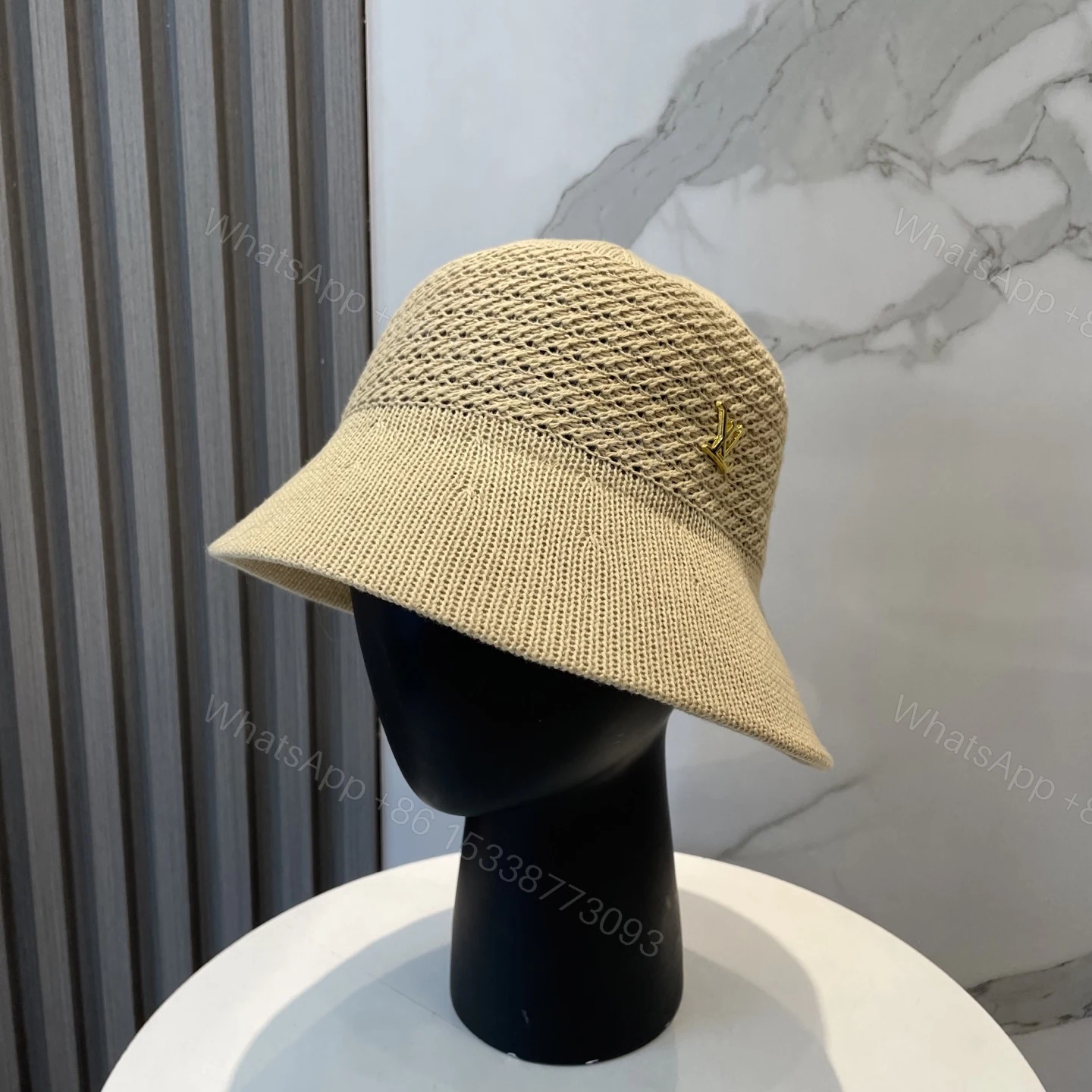 LV 高仿編織寬沿漁夫帽 金屬Logo質感夏日草編款 — view 1