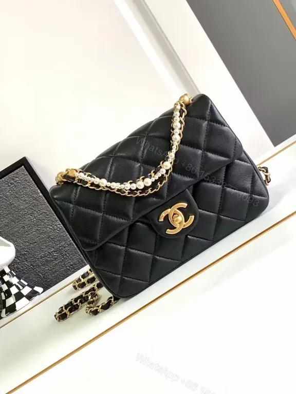Chic Quilted Flap Bag with Gold Chain — Everyday Luxury — view 1