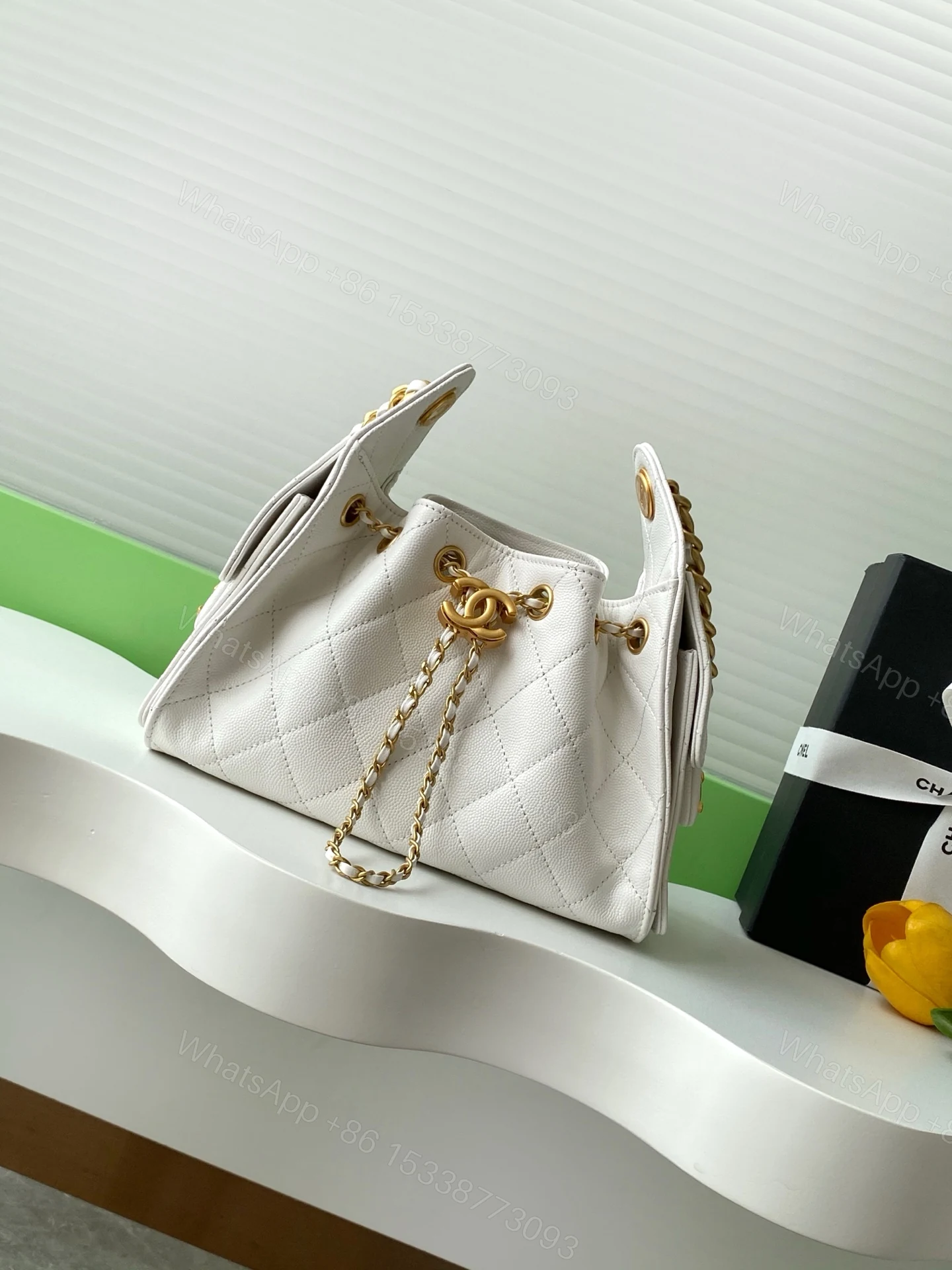 Chanel 高仿白色水桶包 金鍊皮革抽繩設計 百搭時尚單品 — view 1