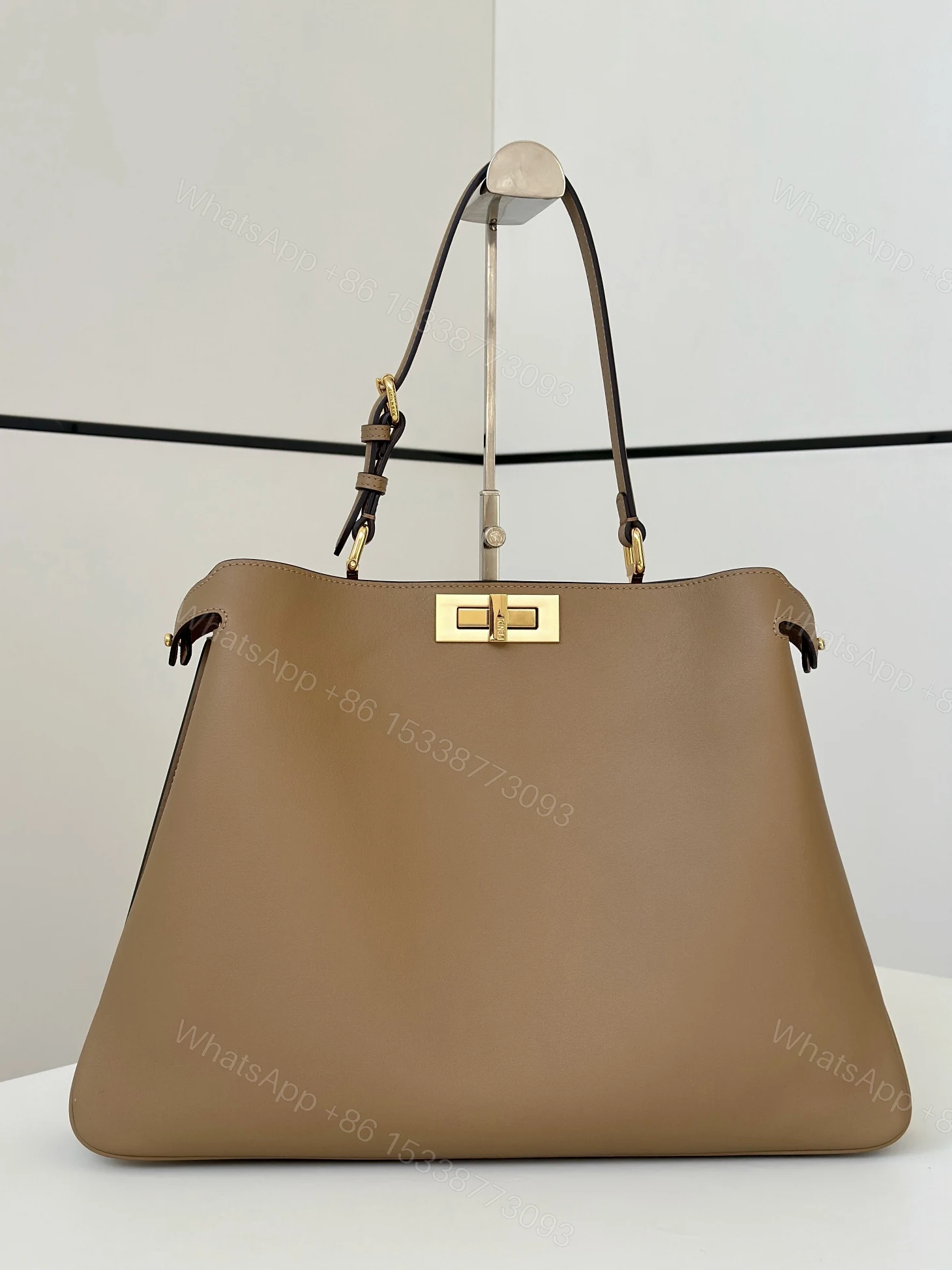 FENDI 一比一 女款 Peekaboo 手提包 大地棕色 經典設計 百搭款 — view 1