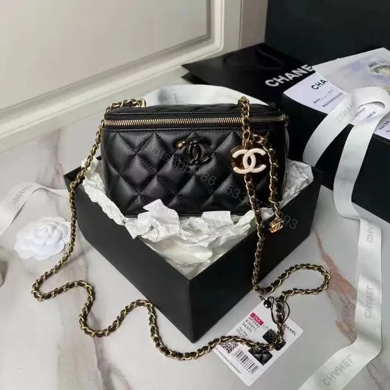 Chanel-Inspired Quilted Crossbody: Subtle Glam, All-Day Versatility — view 1