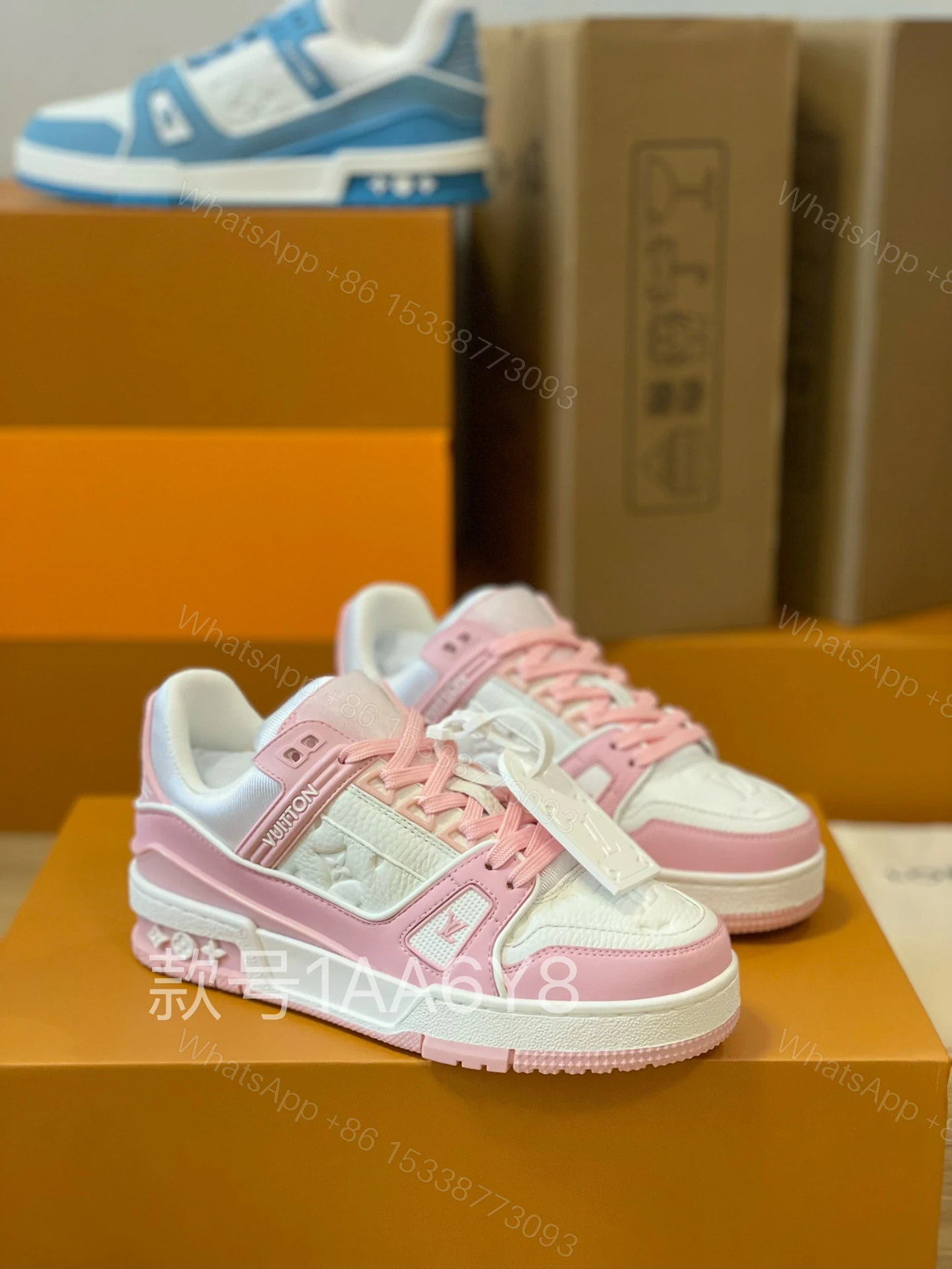 LV A貨粉白拼接運動鞋 柔美皮革壓紋細節 少女感滿分配色 — view 1