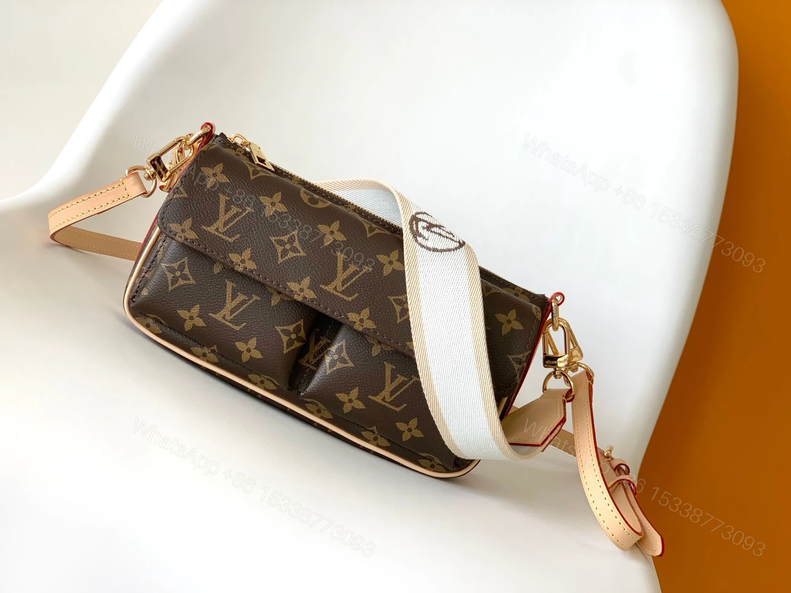 LV 一比一 Pochette M46999 經典老花小包 簡約手拿設計 — view 1