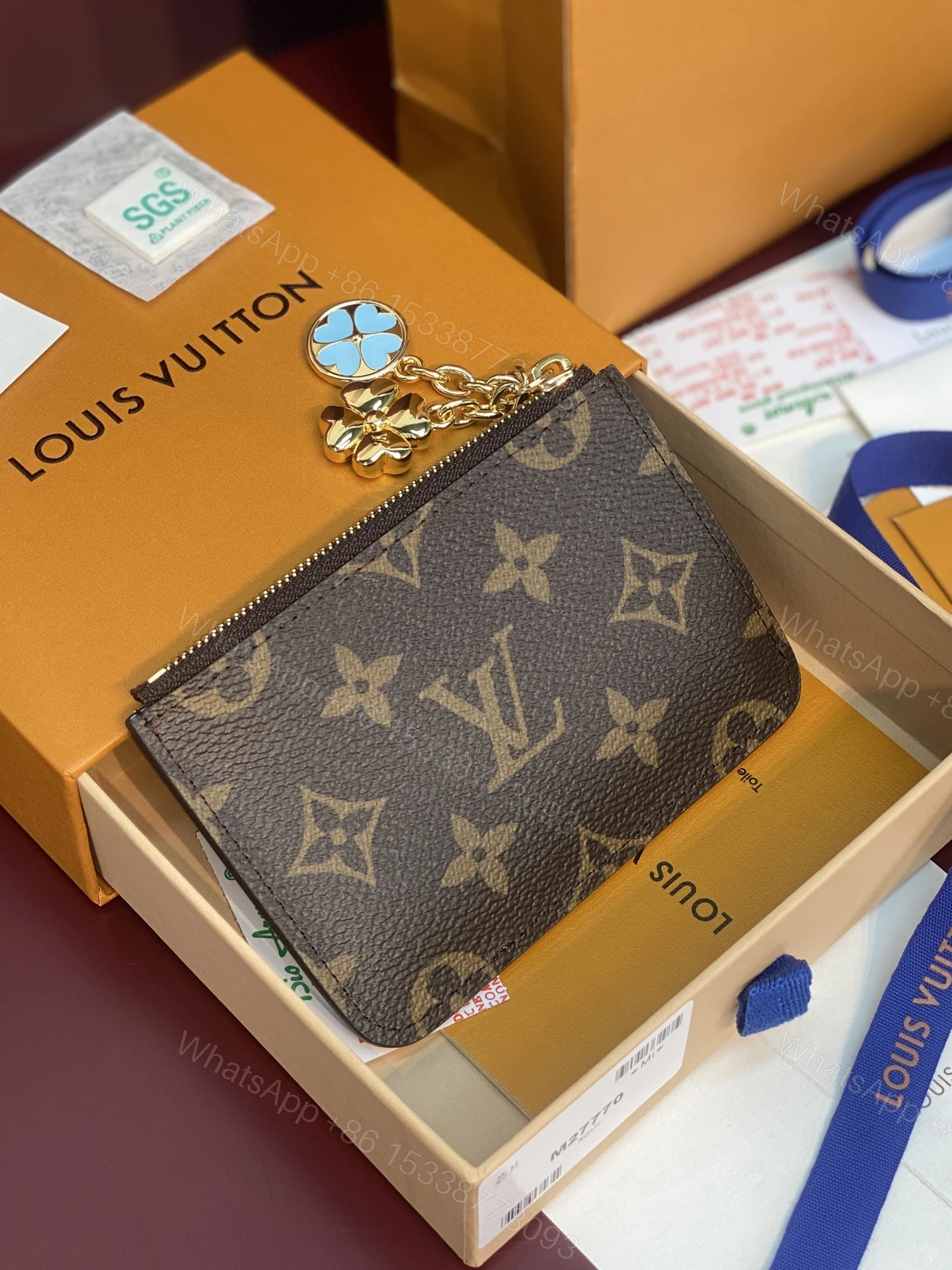 LV A貨 Monogram 零錢包 四葉草掛飾款 女用迷你收納皮夾 — view 1