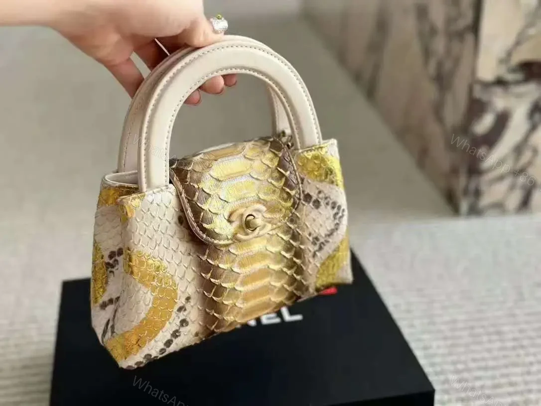 CHANEL — view 1