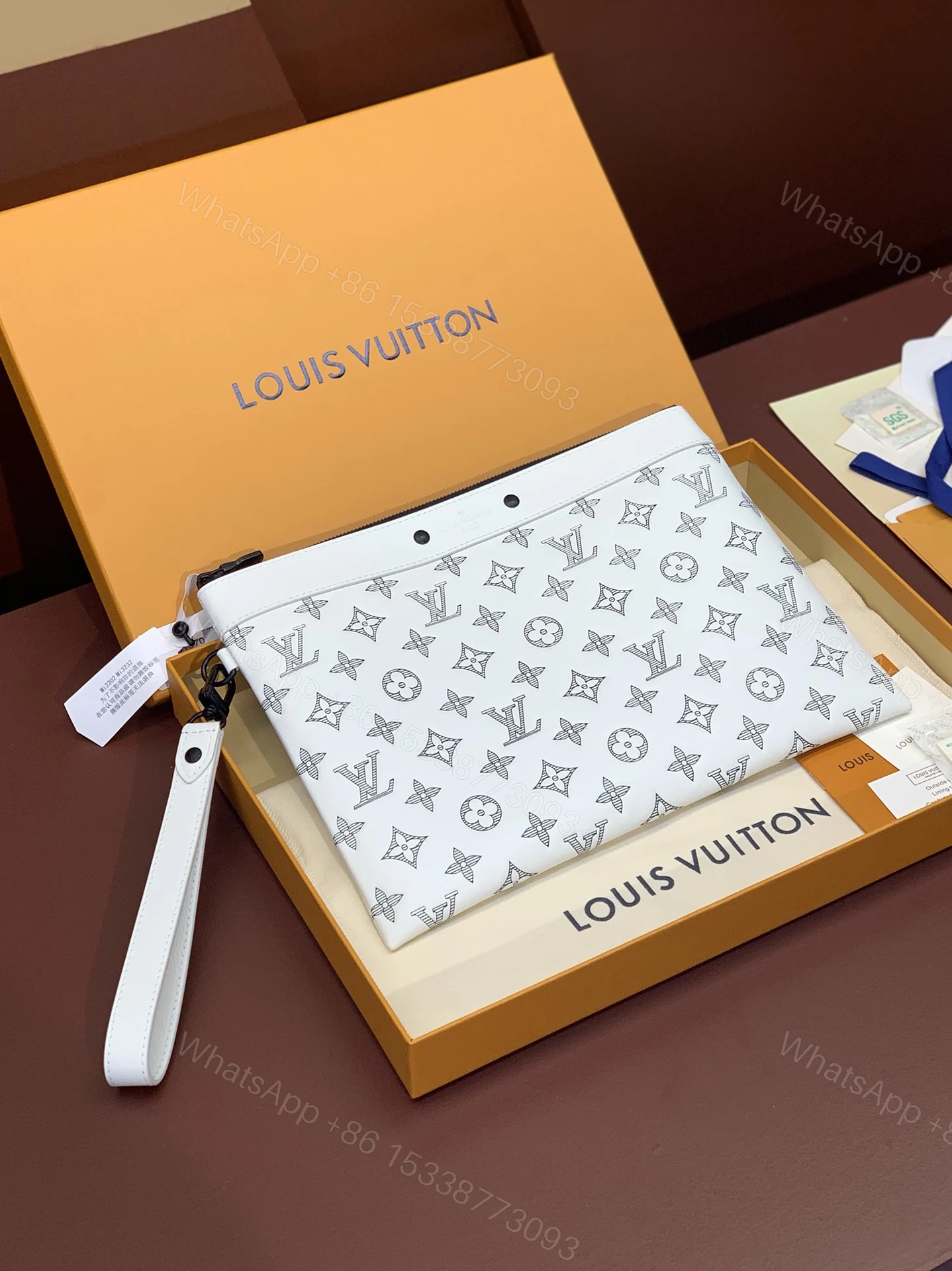 LV A貨白色手拿包Monogram設計男士通勤收納 — view 1