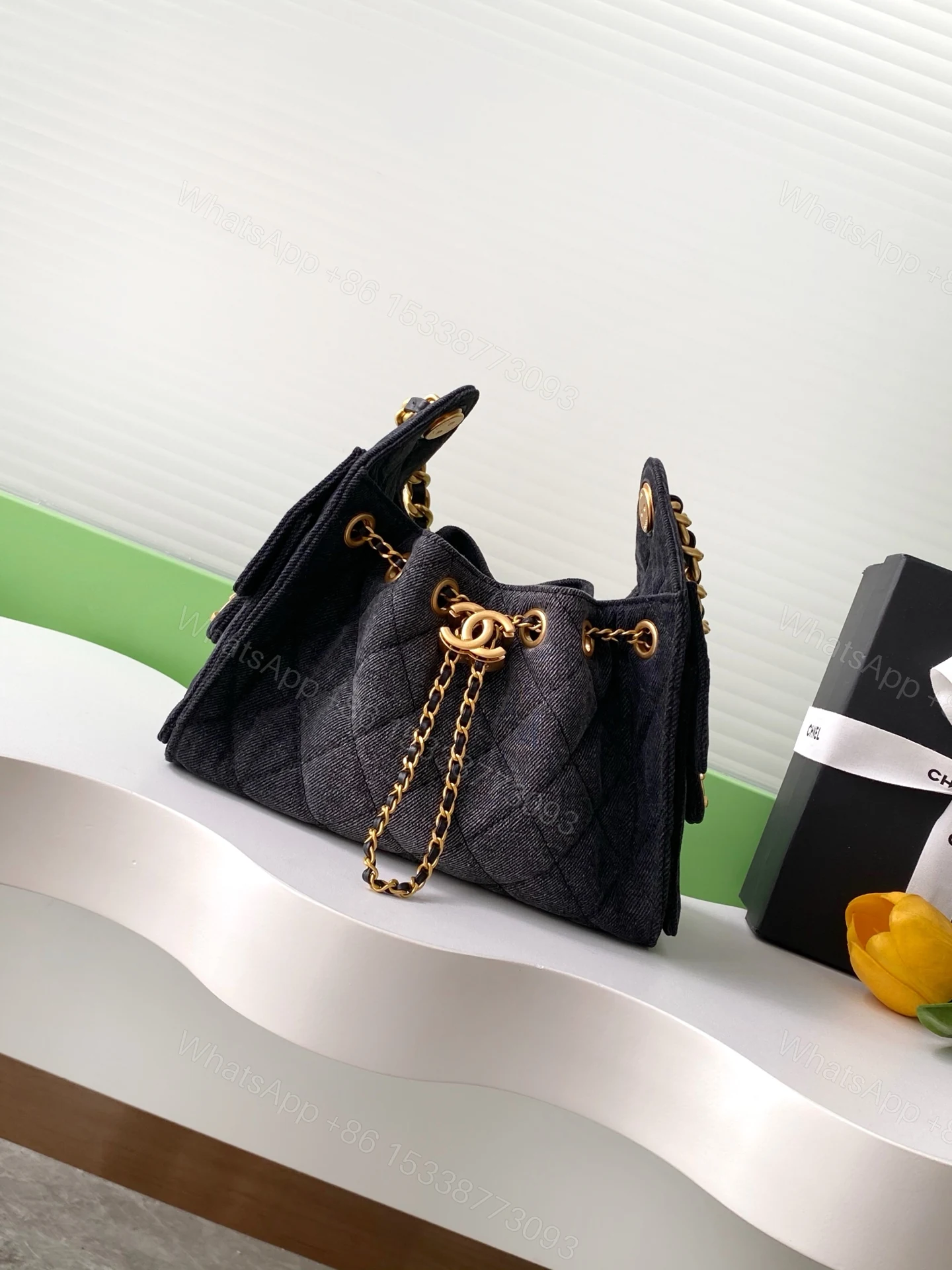 Chanel 高仿黑灰牛仔水桶包 復古金鍊裝飾 雙肩氣質款 — view 1