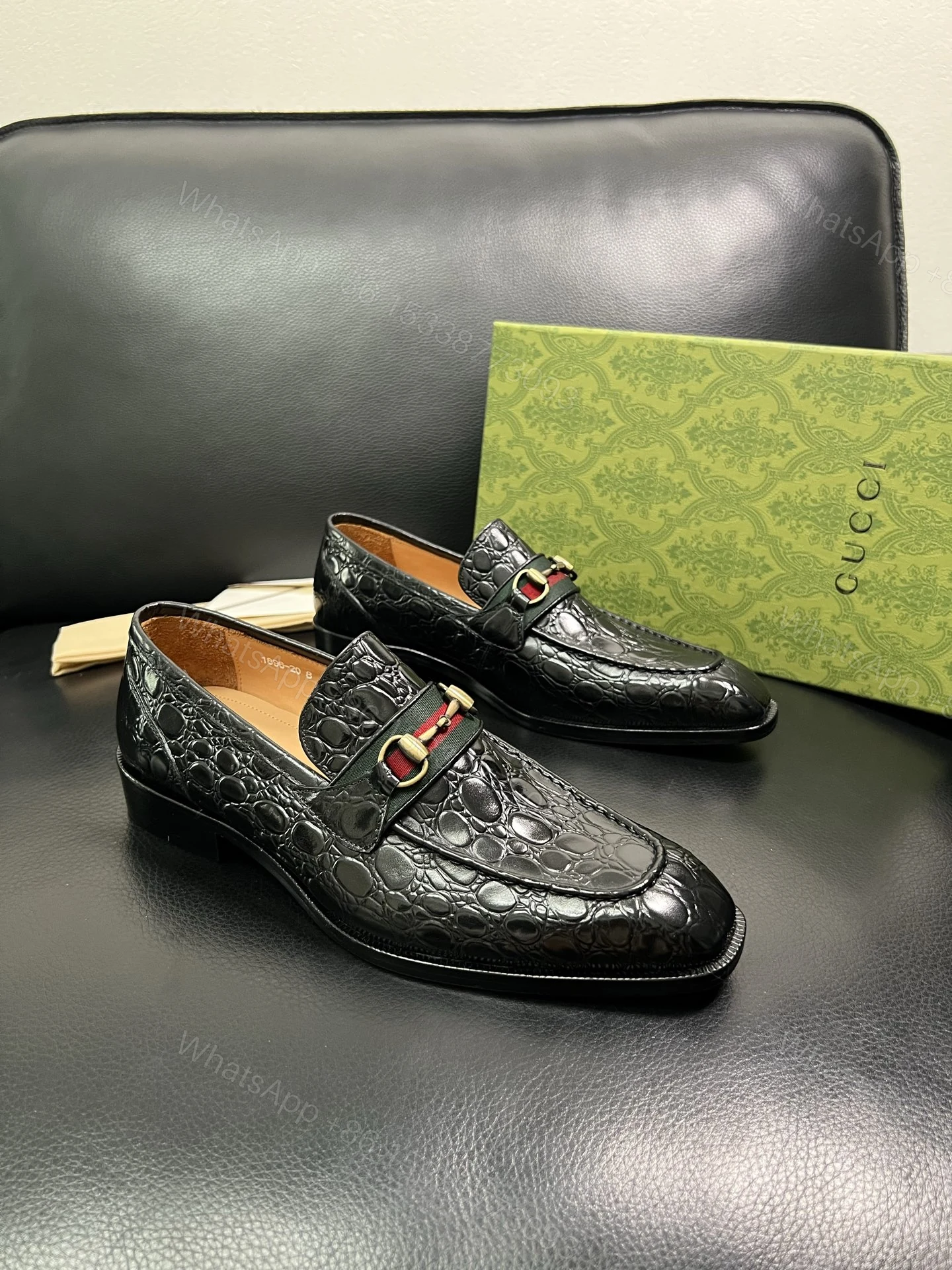 Gucci 高仿男士鱷魚紋樂福鞋 黑色紅綠織帶 經典精品風格 — view 1