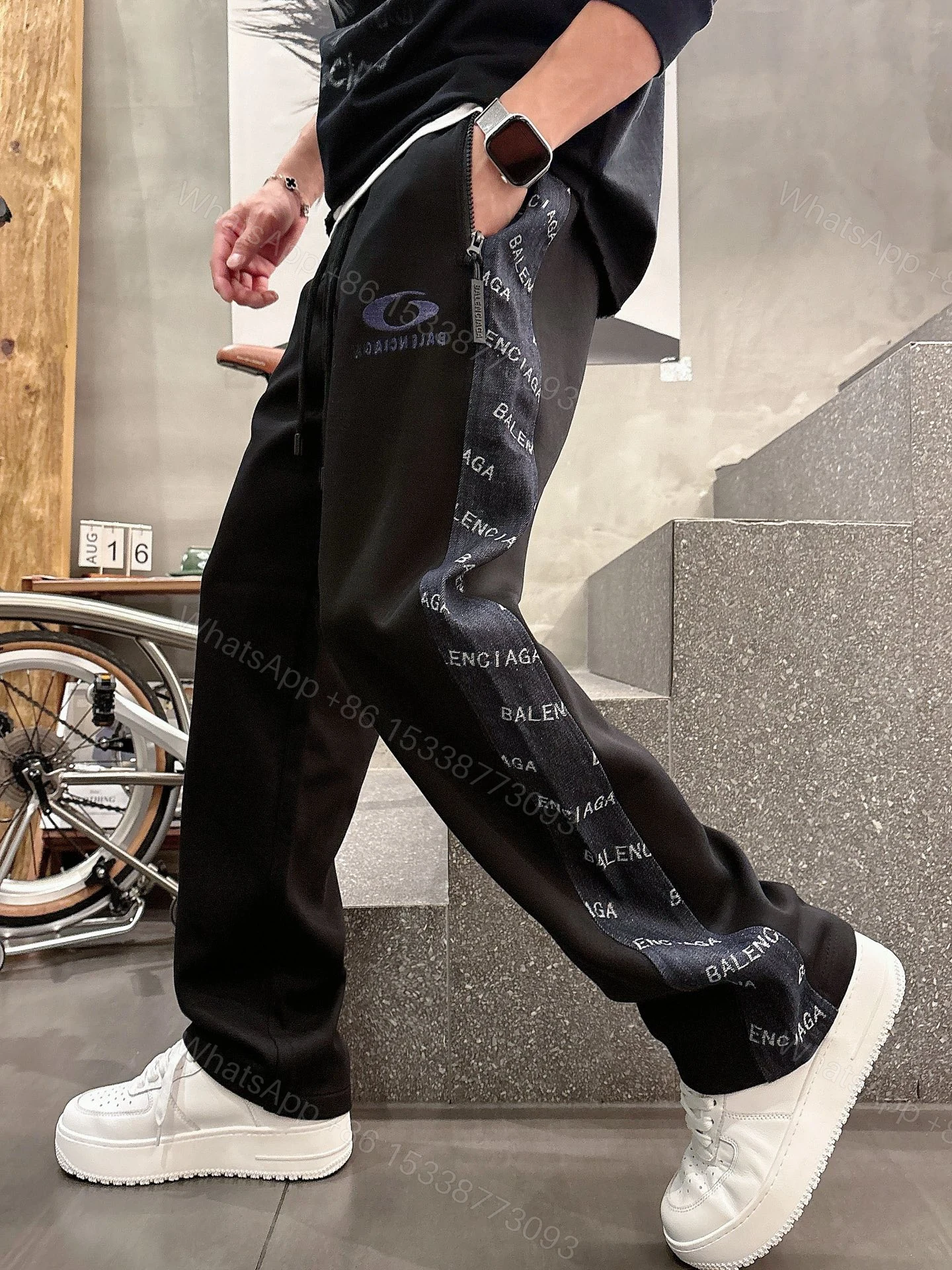 Balenciaga原單運動長褲男士款黑色側邊Logo拼接寬鬆直筒褲 — view 1