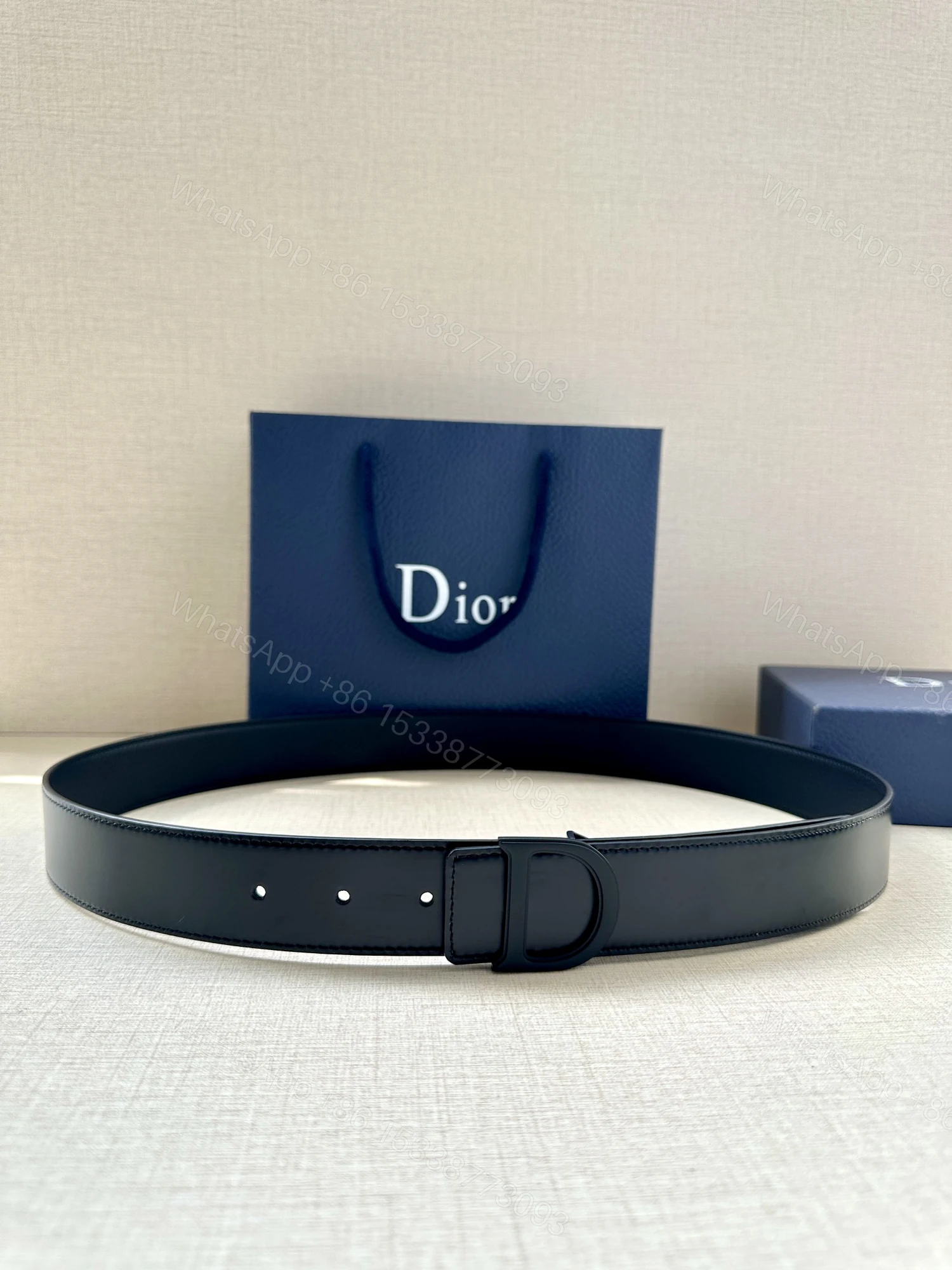 Dior 高仿男士黑色亮面皮帶 D字標誌設計 都會簡約風 — view 1