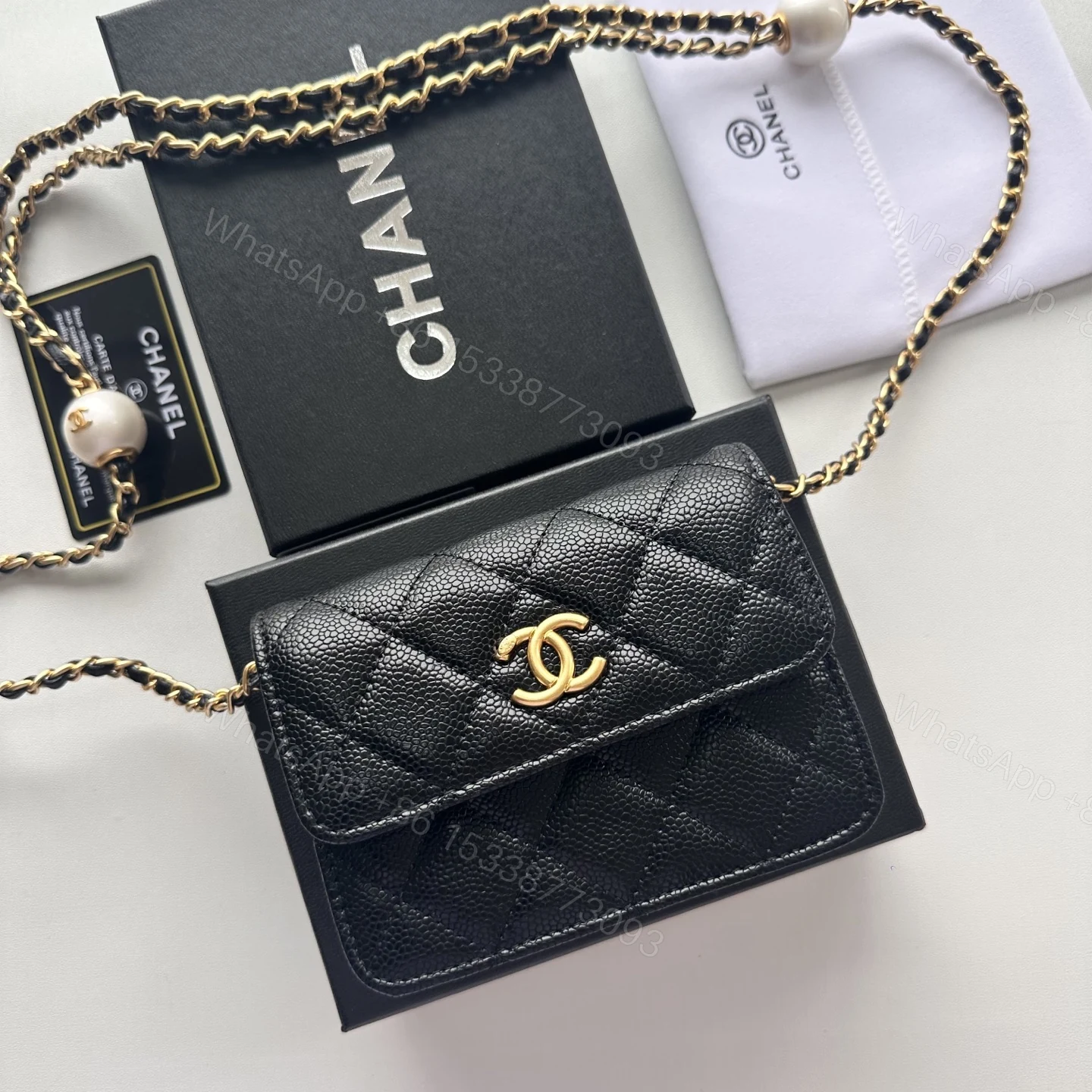 Chanel 高仿黑色荔枝皮口蓋鏈條包 金扣設計 — view 1