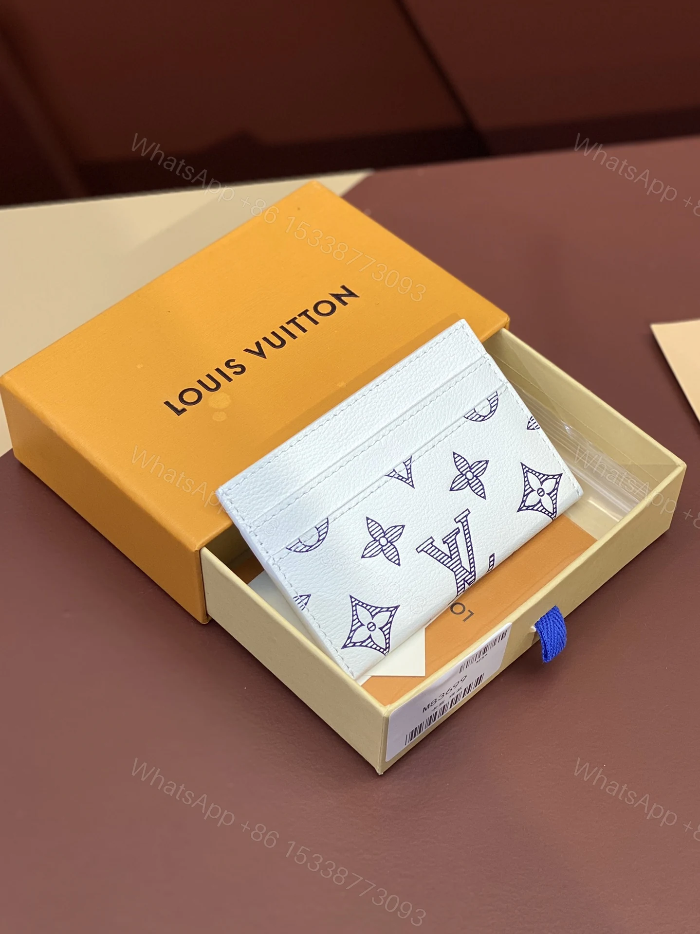 LV A貨白色卡夾小巧精品男士通勤必備 — view 1