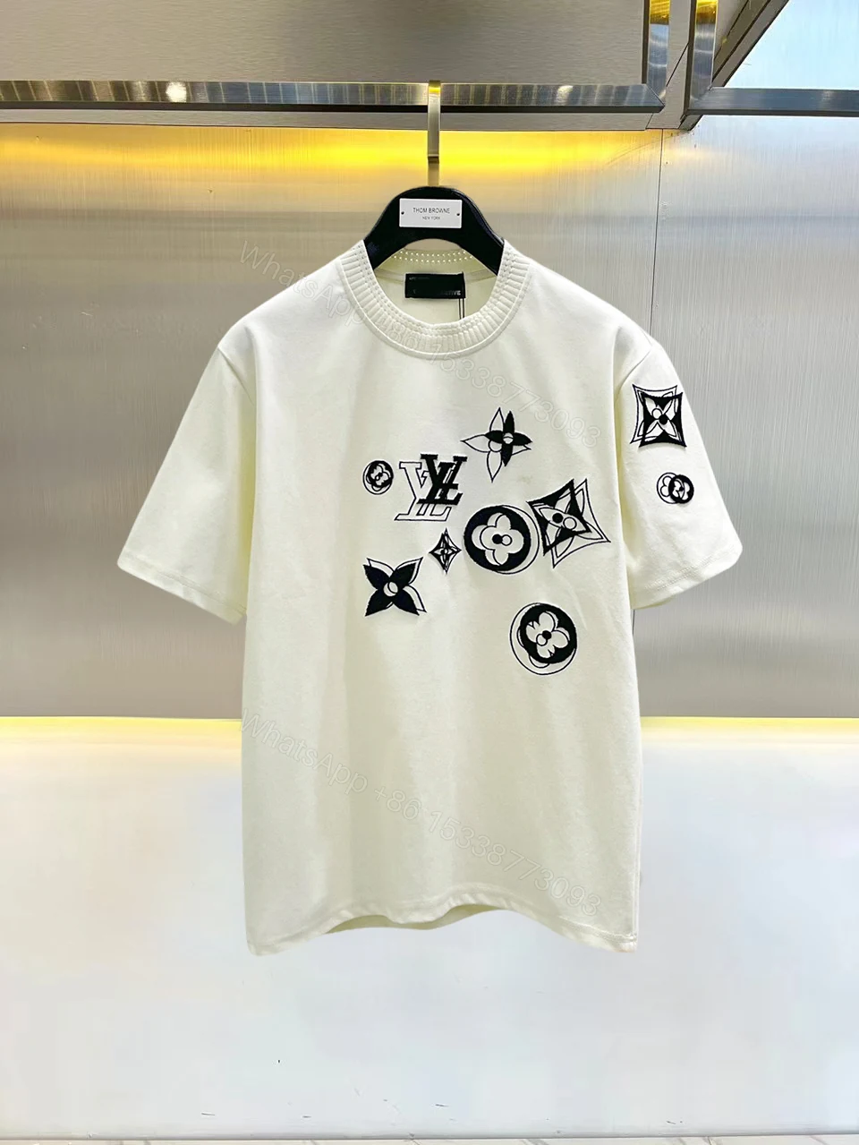 LV 一比一男款Monogram圖騰短袖T恤 米白刺繡款 — view 1