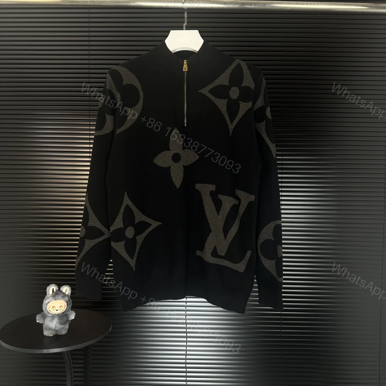 LV 一比一老花針織上衣 黑色半高領精品款 — view 1
