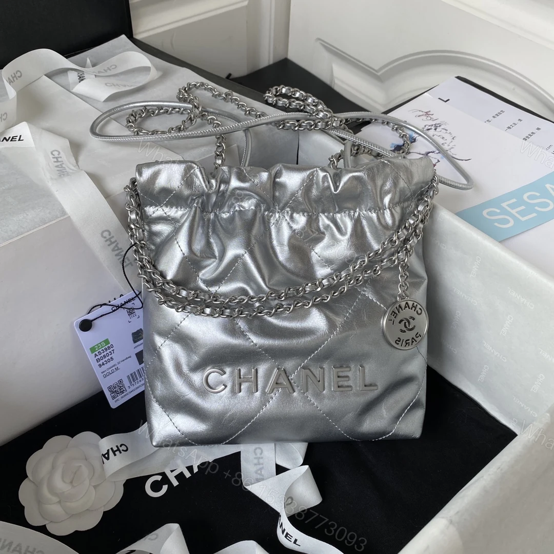 CHANEL 一比一亮銀束口包 女士金屬光澤鏈條款 時尚聚會亮眼單品 — view 1