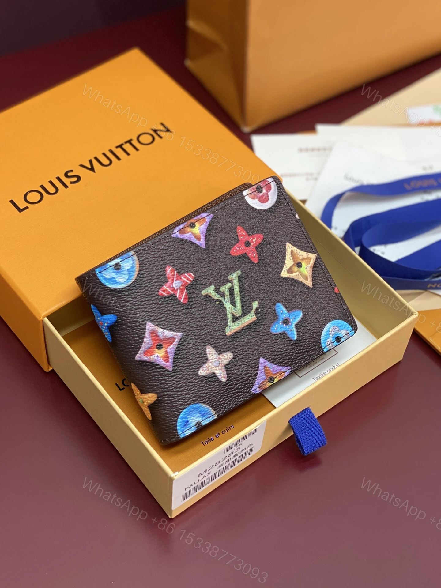 LV 高仿 男款 Monogram 彩色印花短夾 時尚皮夾 — view 1