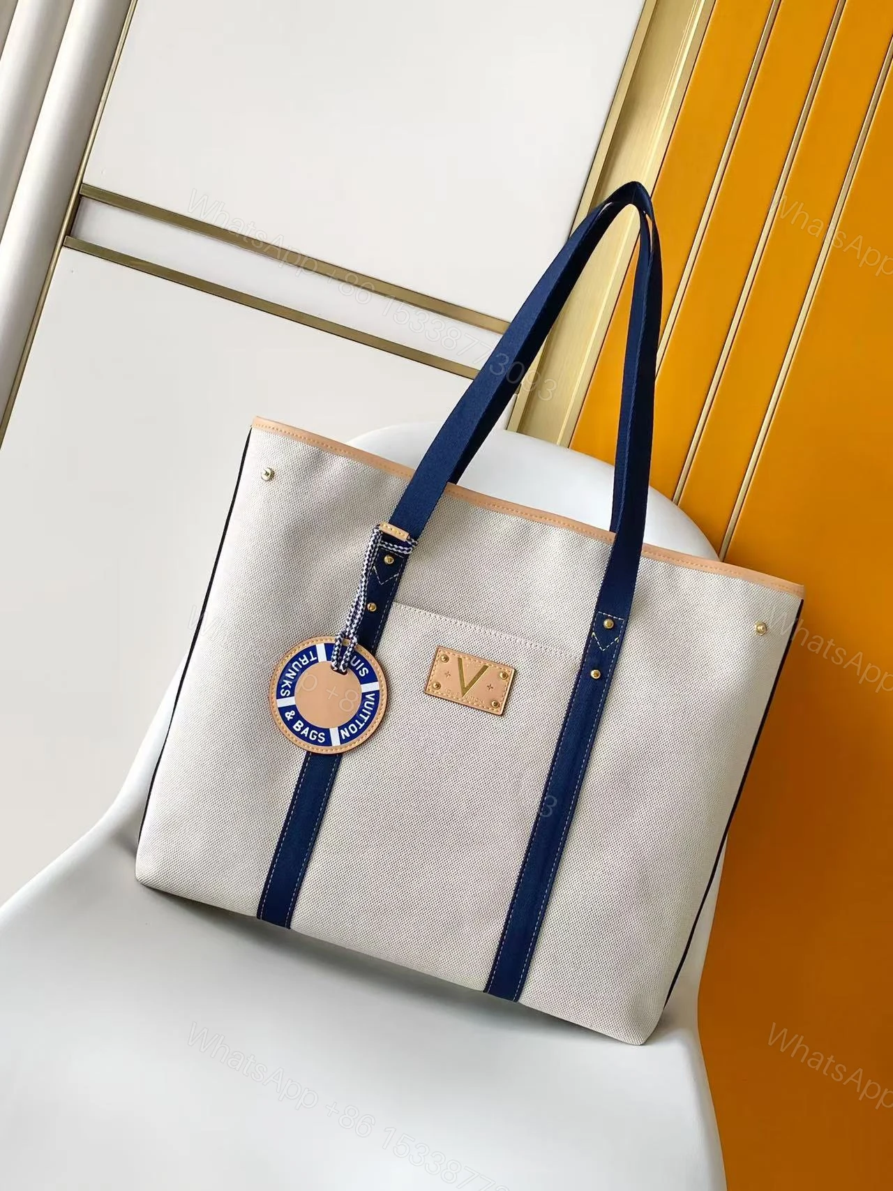 LV 一比一 On The Go Canvas 托特購物包 藍色肩帶款 — view 1
