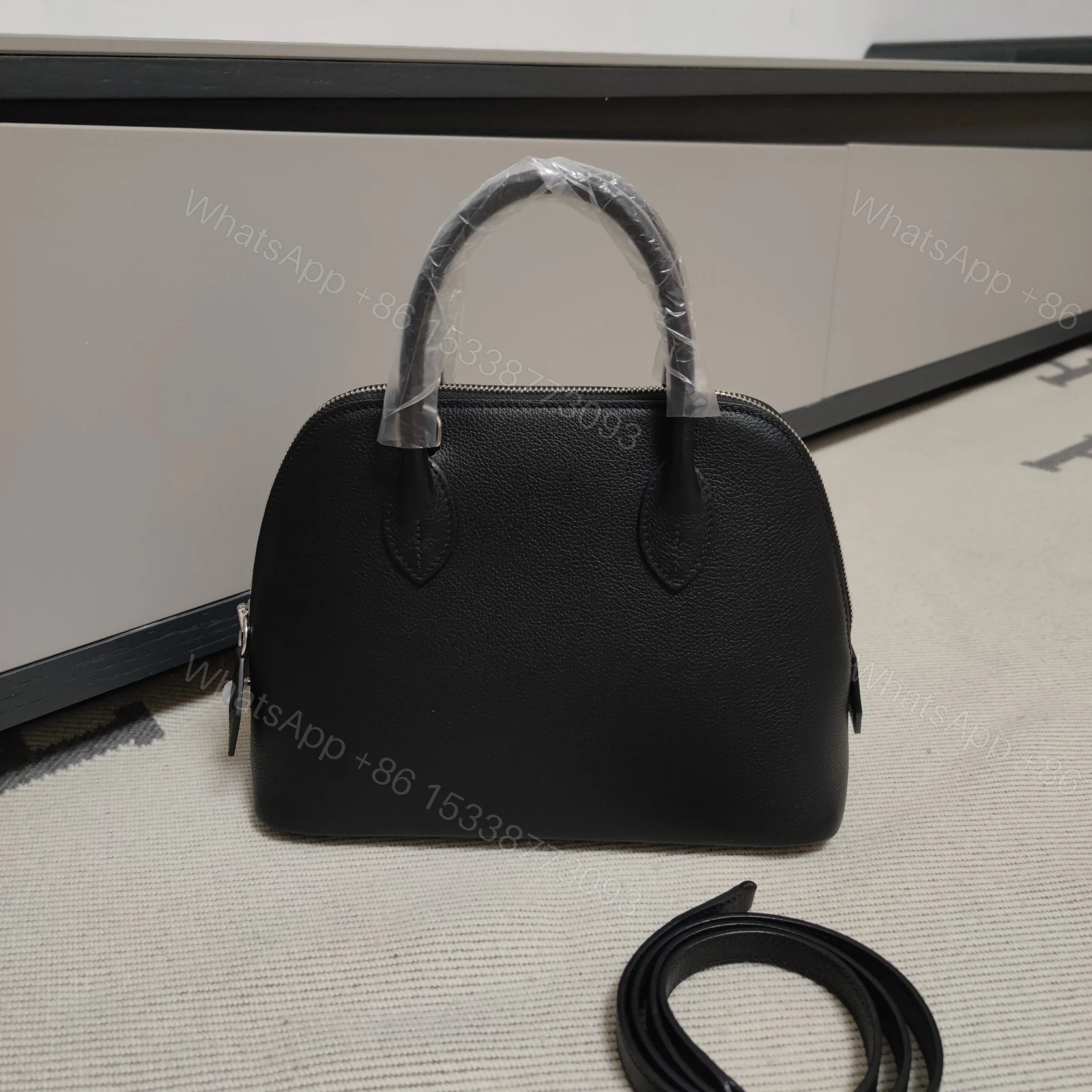 Hermes 一比一 女款 Bolide 手提斜背包 經典黑色通勤款 — view 1