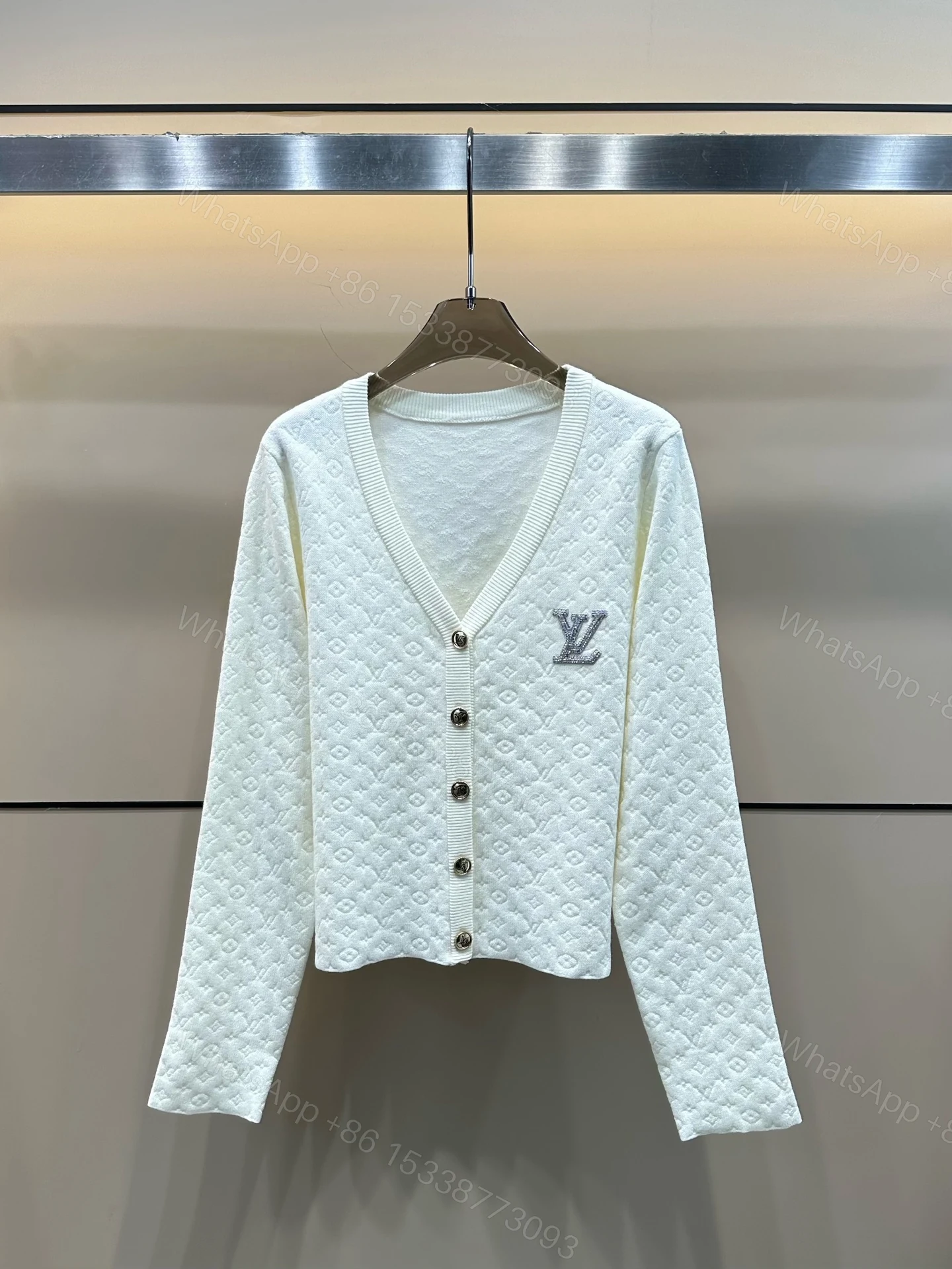 LV高仿白色V領Logo針織開衫外套氣質百搭款 — view 1