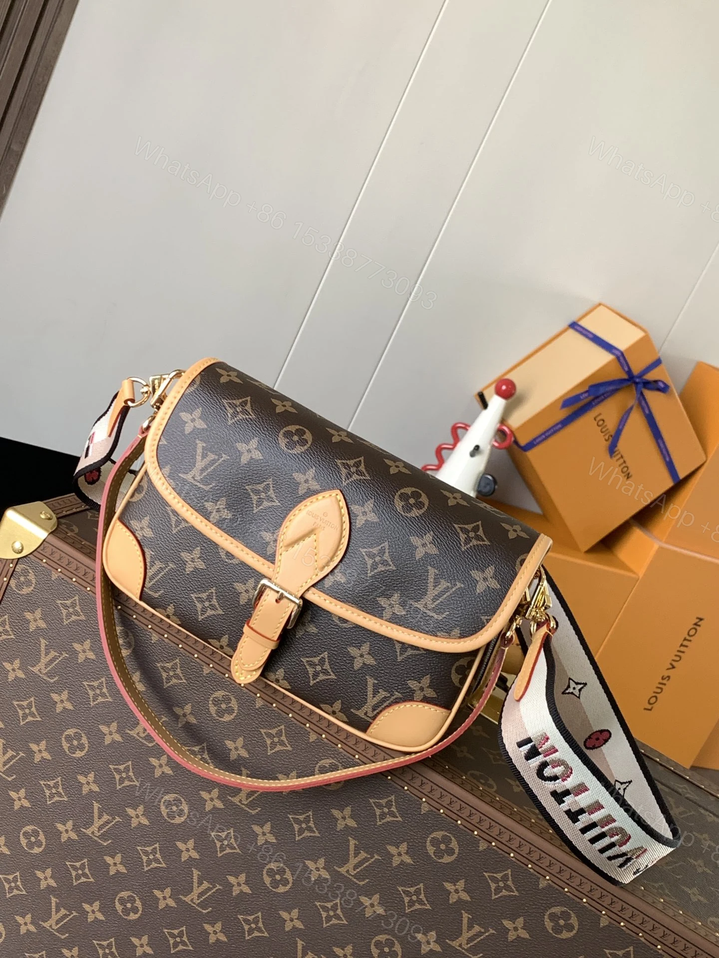 LV高仿郵差包M45985 經典老花帆布 精緻實用款 — view 1