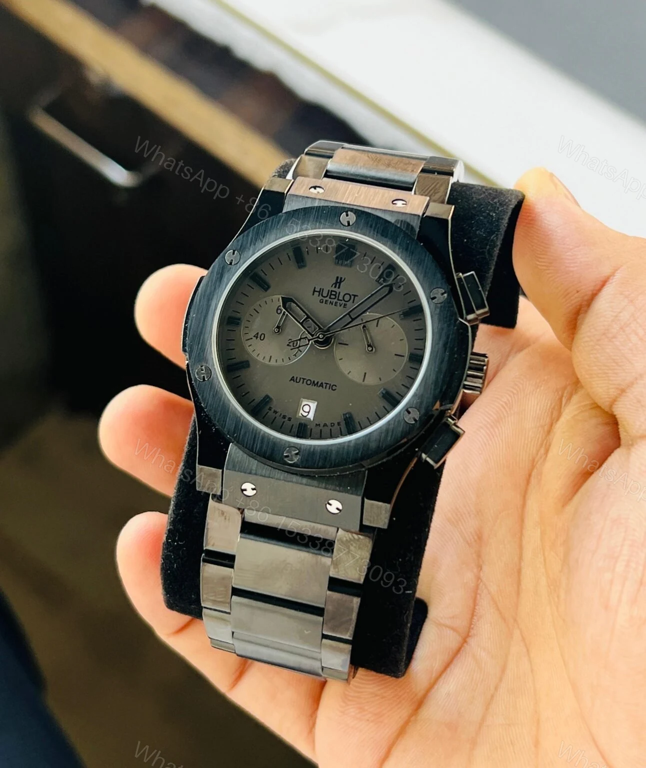 Hublot Big Bang 5 Chronograph Black Dial 44mm Quartz — view 1