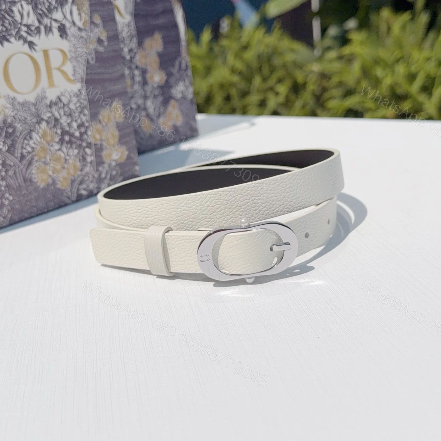 Dior A貨 女款 牛皮窄版皮帶 白色皮革 銀色橢圓扣 百搭款 — view 1