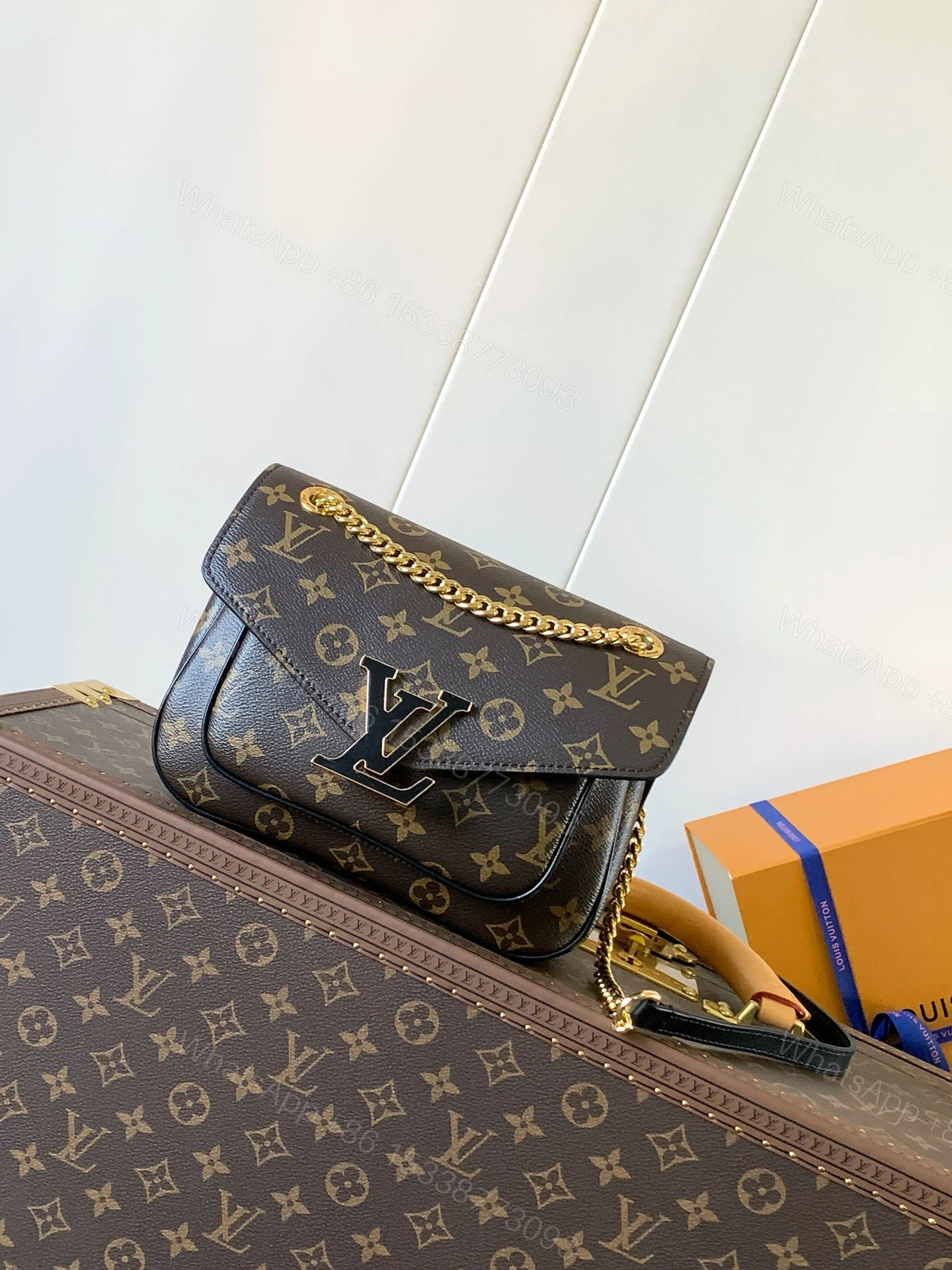 LV 高仿 Monogram 黑色 Twist 鏈條翻蓋斜背包 經典老花肩背女包 — view 1