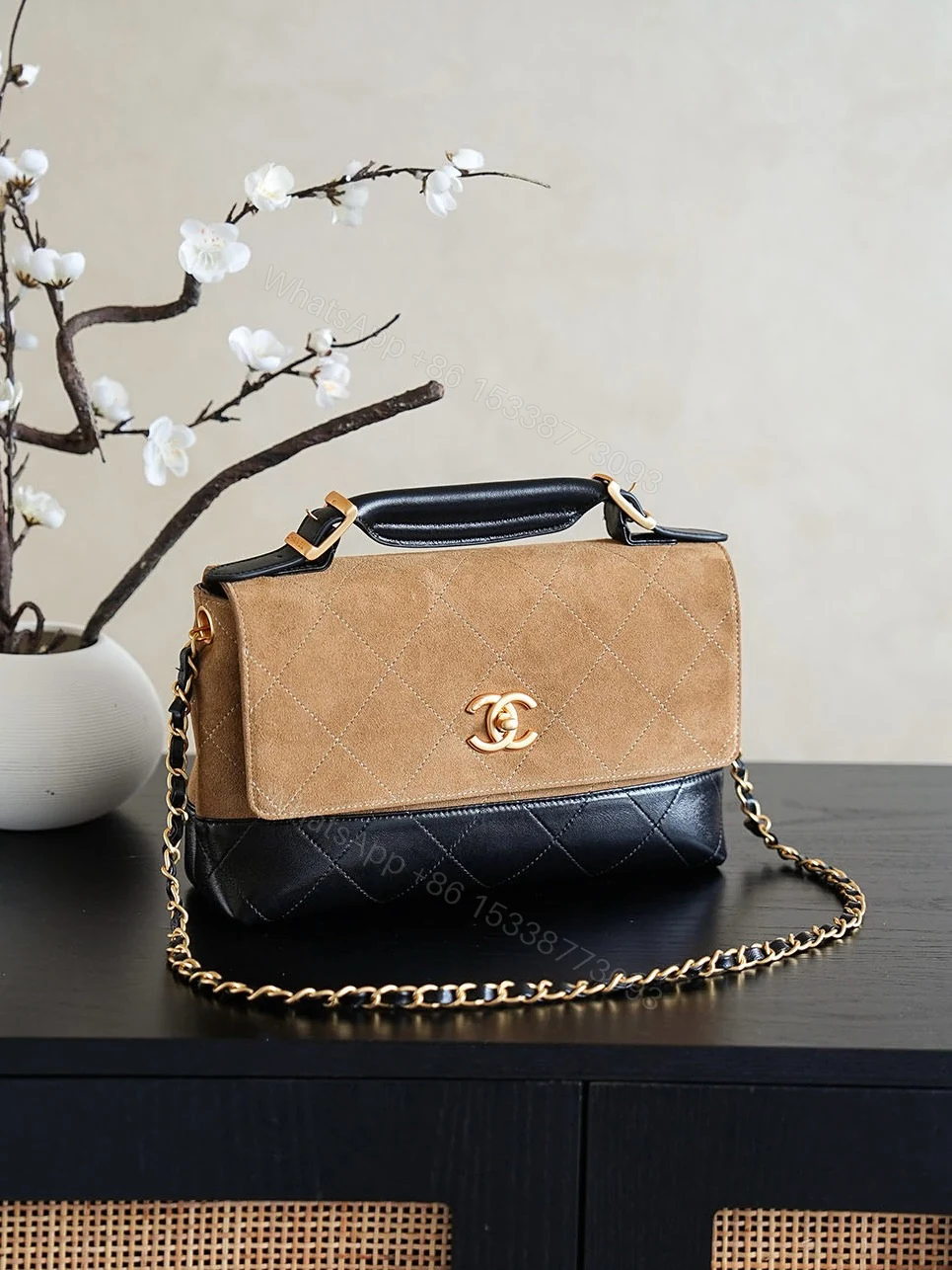CHANEL 高仿 2.55 焦糖黑拼接手提鏈條包 經典雙色奢華百搭款 — view 1