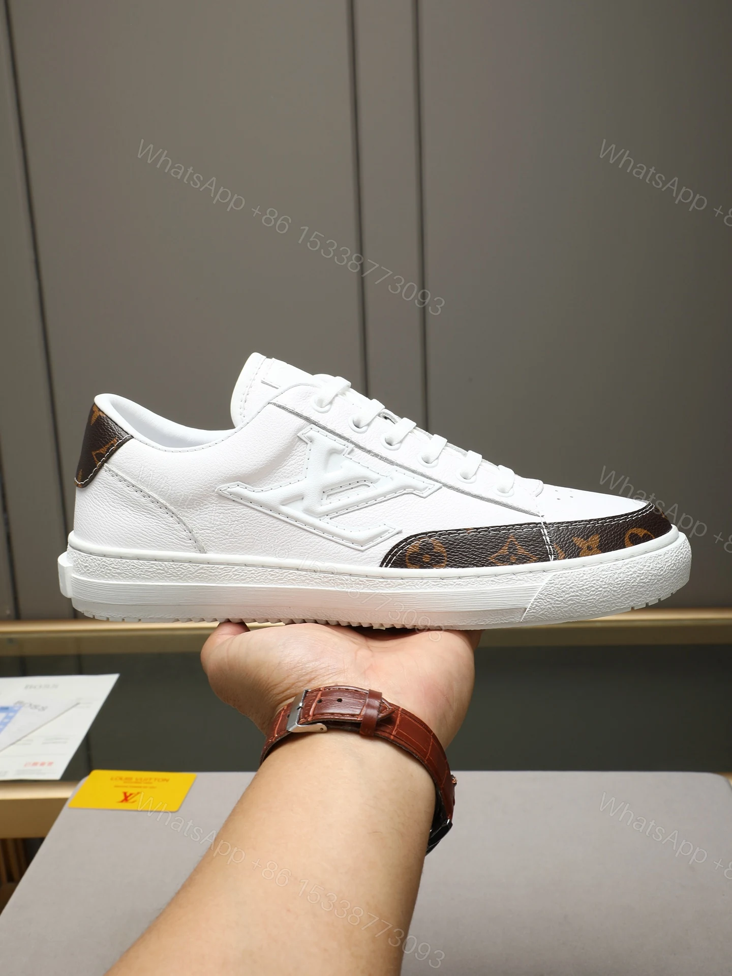 LV A貨 男款 黑白拼接板鞋 經典設計 潮流百搭款 — view 1
