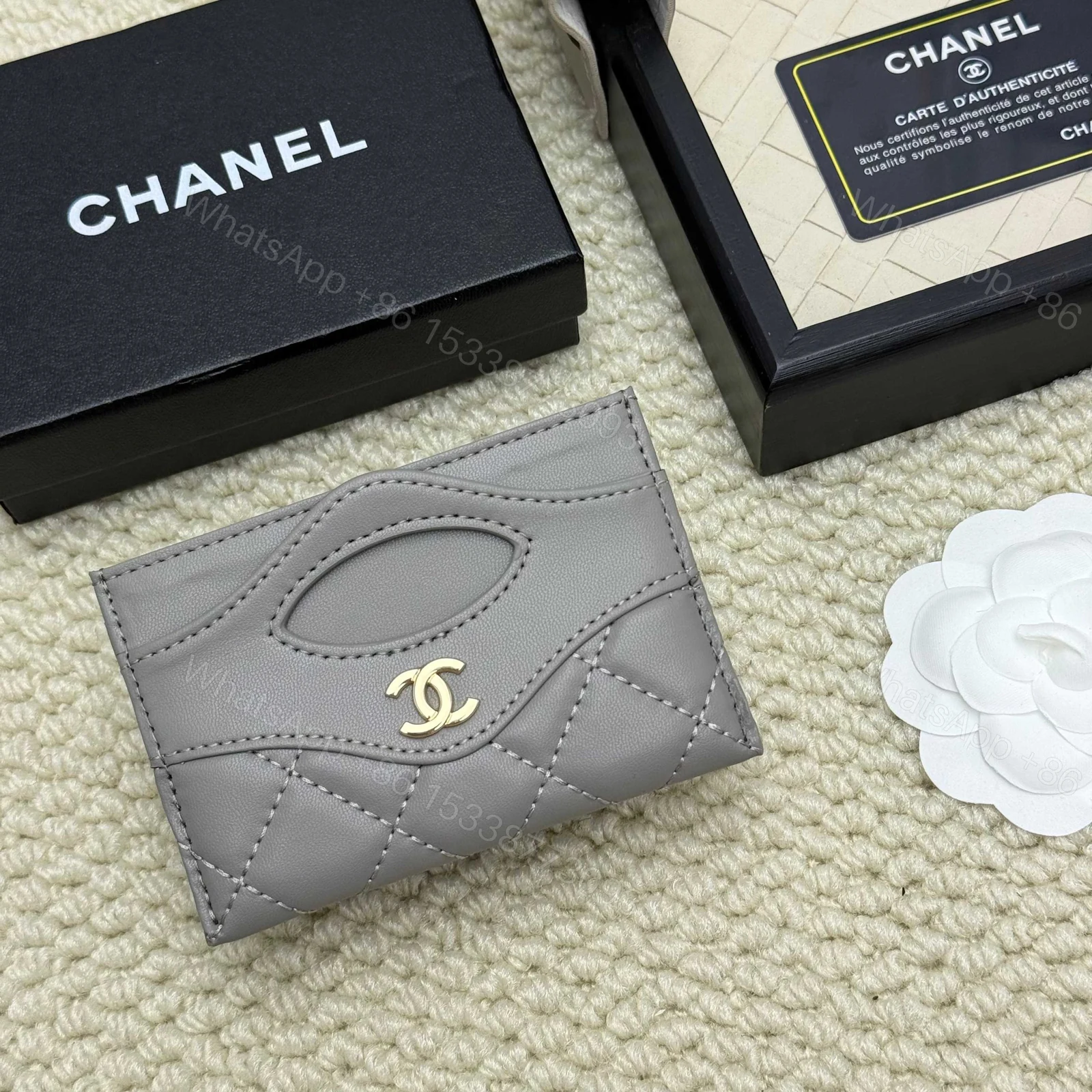 Chanel 原單女士短夾霧灰溫柔系 內斂色調百搭款 — view 1